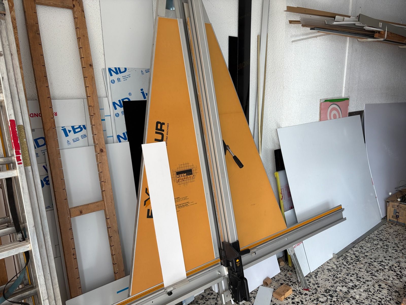 Einmalige Gelegenheit in Altea! 100% betriebsfähiges und bereit zur Fortführung Werbe- und Beschriftungsunternehmen.