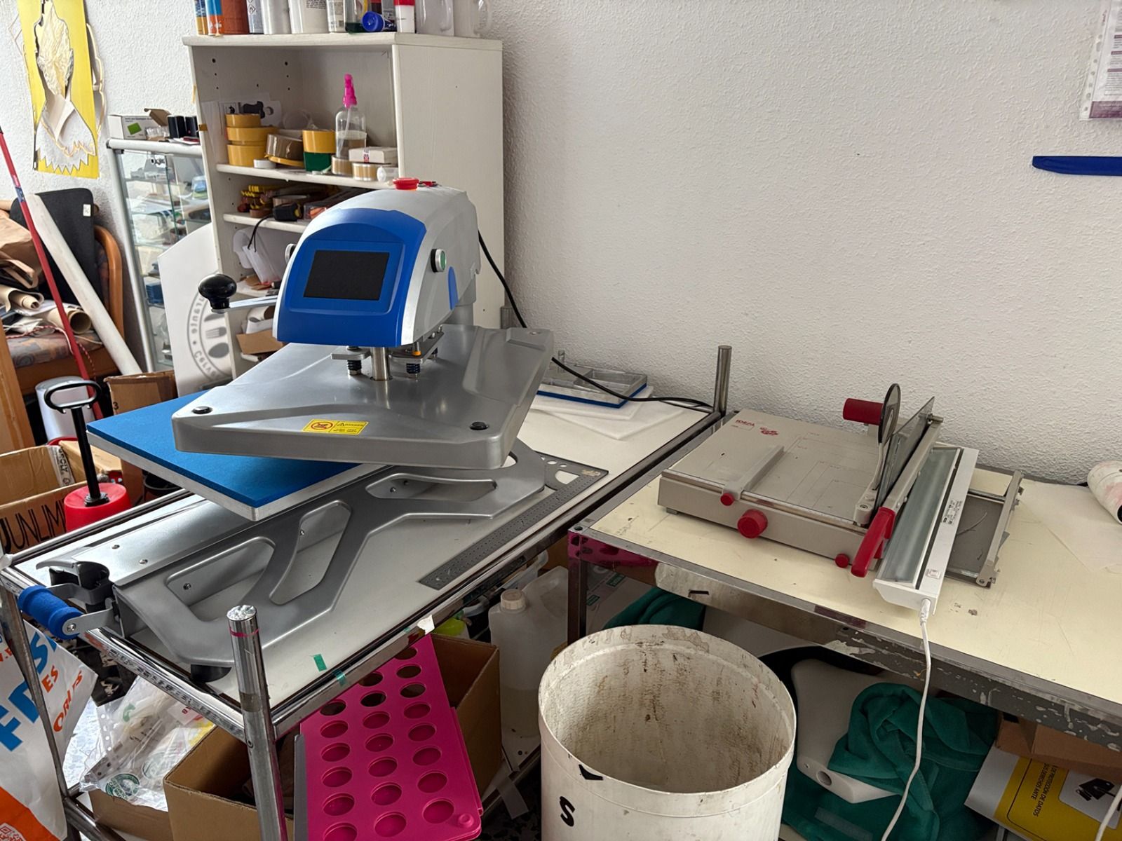 Einmalige Gelegenheit in Altea! 100% betriebsfähiges und bereit zur Fortführung Werbe- und Beschriftungsunternehmen.
