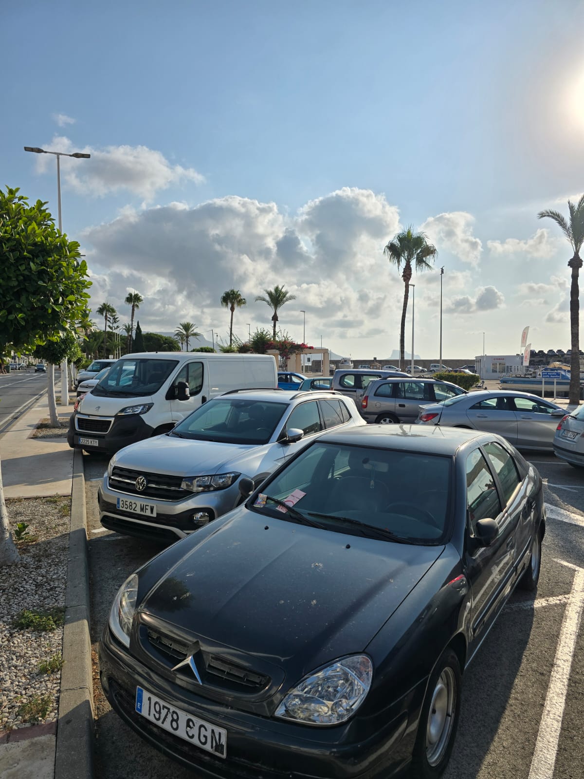 Restaurante listo para entrar, con vistas espectaculares al puerto. ¡Oportunidad única en Altea! 