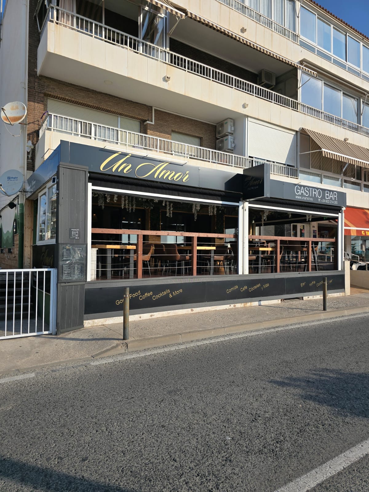 GH-0327 - Restaurant prêt à entrer, avec des vues spectaculaires sur le port. Une occasion unique à Altea !