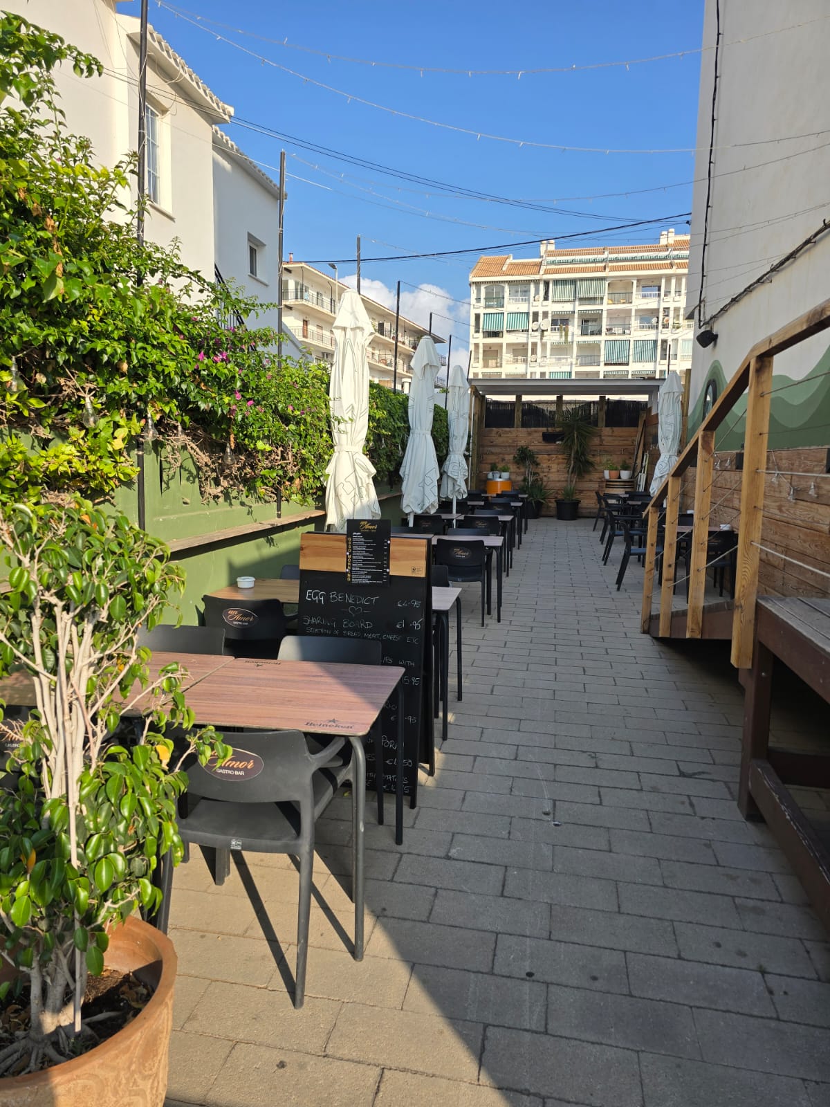 Restaurante listo para entrar, con vistas espectaculares al puerto. ¡Oportunidad única en Altea! 
