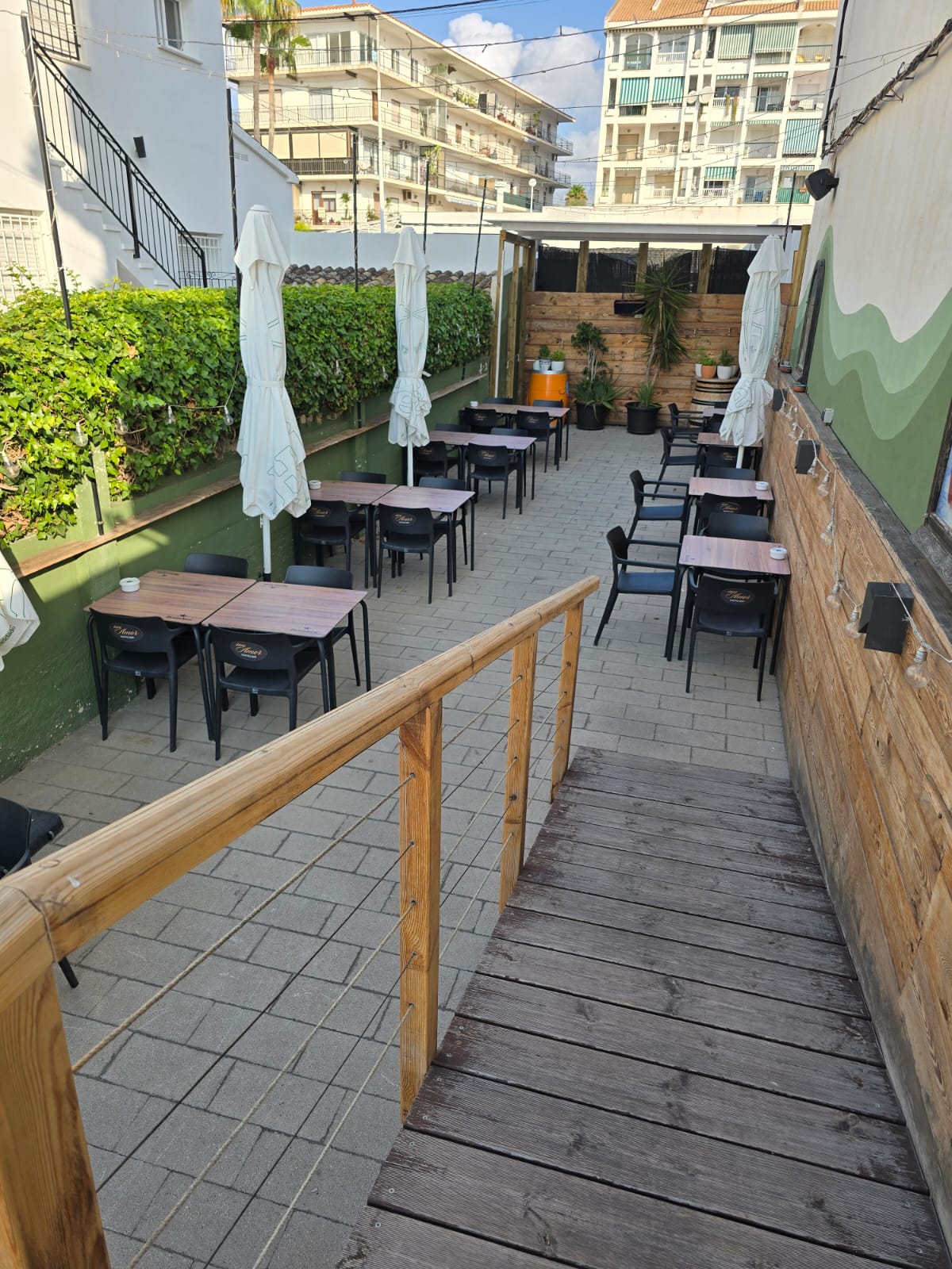 Restaurante listo para entrar, con vistas espectaculares al puerto. ¡Oportunidad única en Altea! 