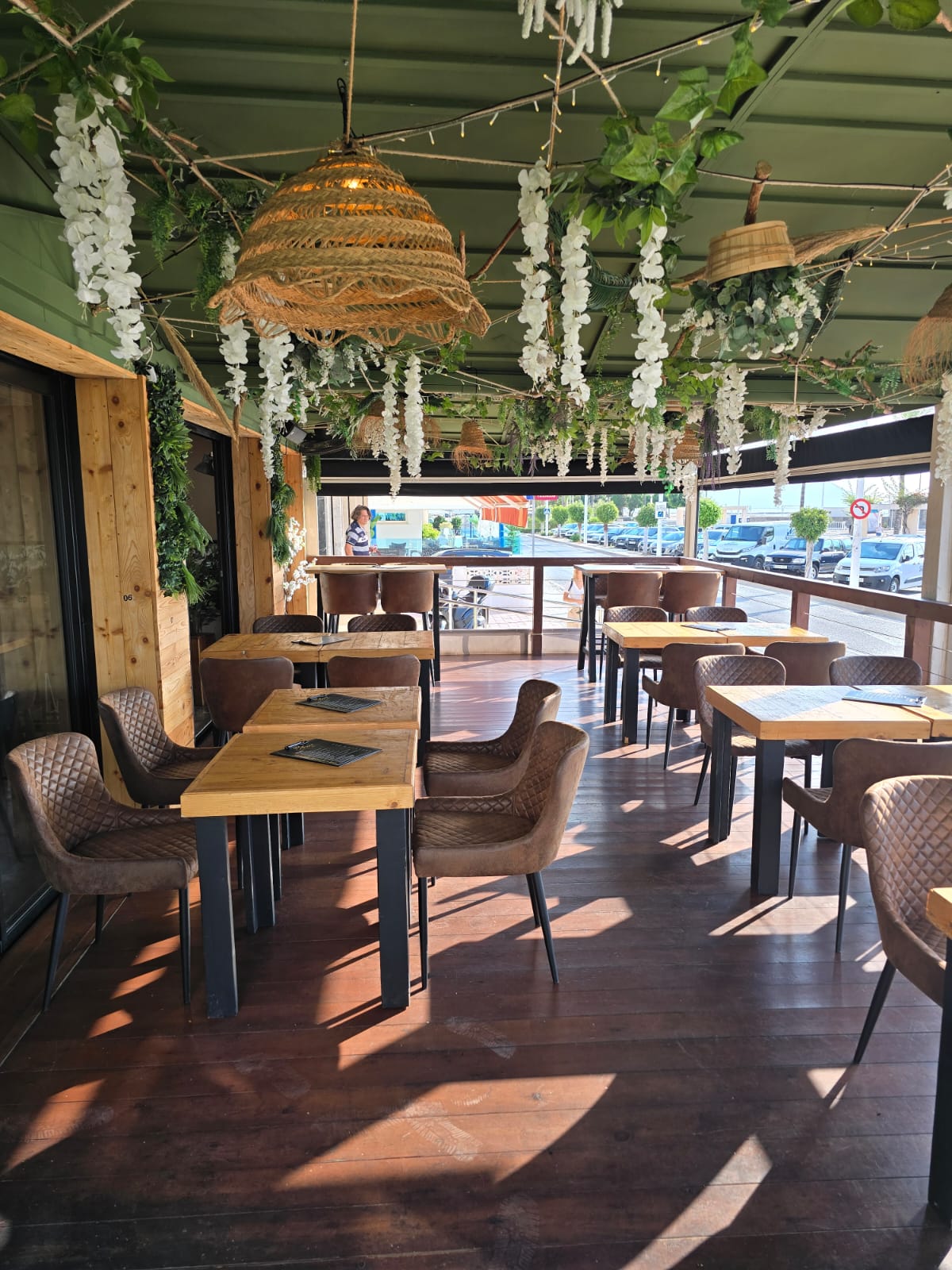 Restaurante listo para entrar, con vistas espectaculares al puerto. ¡Oportunidad única en Altea! 