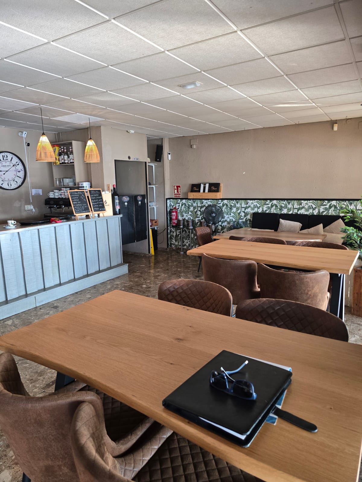 Restaurante listo para entrar, con vistas espectaculares al puerto. ¡Oportunidad única en Altea! 