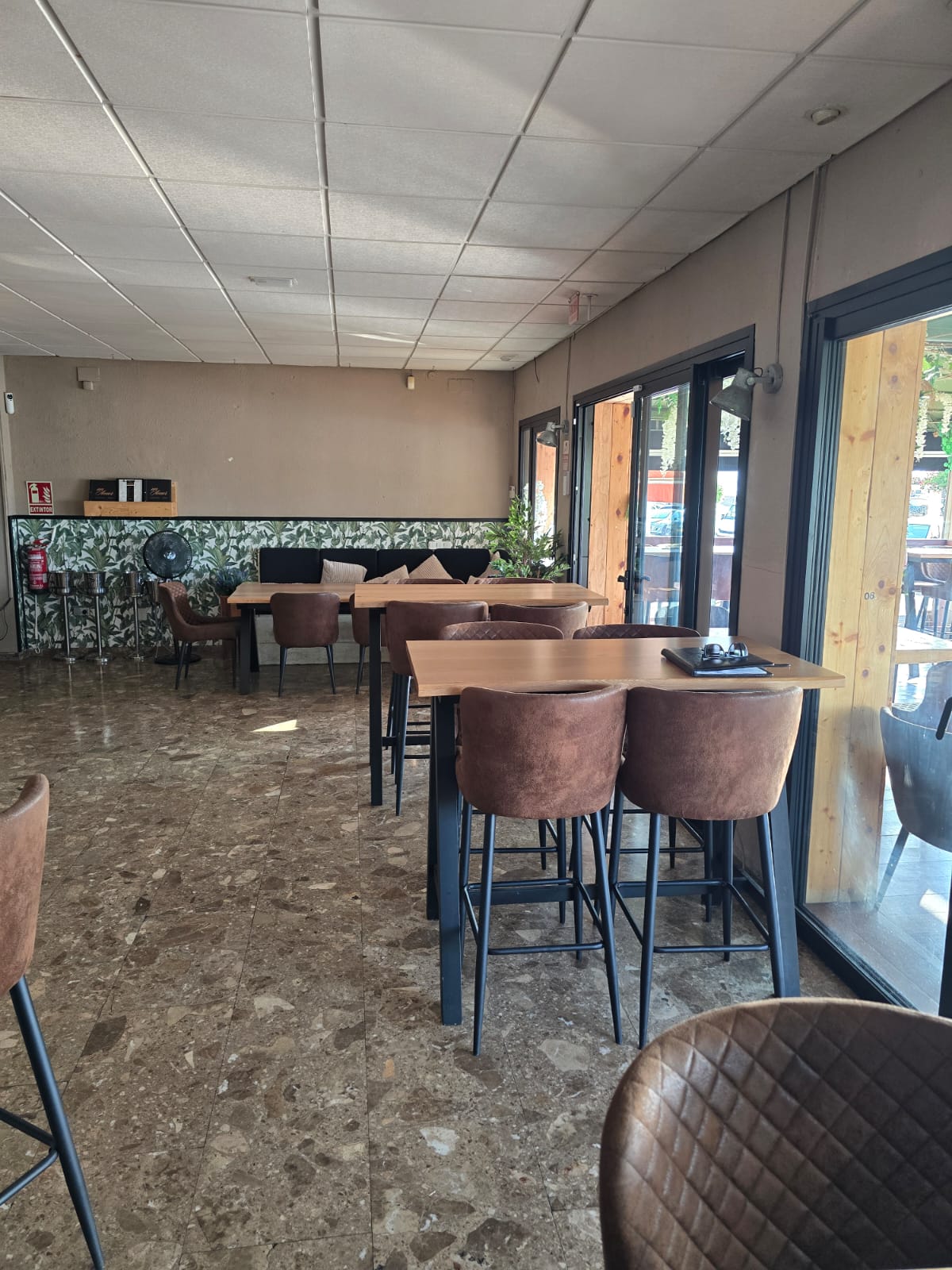 Restaurante listo para entrar, con vistas espectaculares al puerto. ¡Oportunidad única en Altea! 