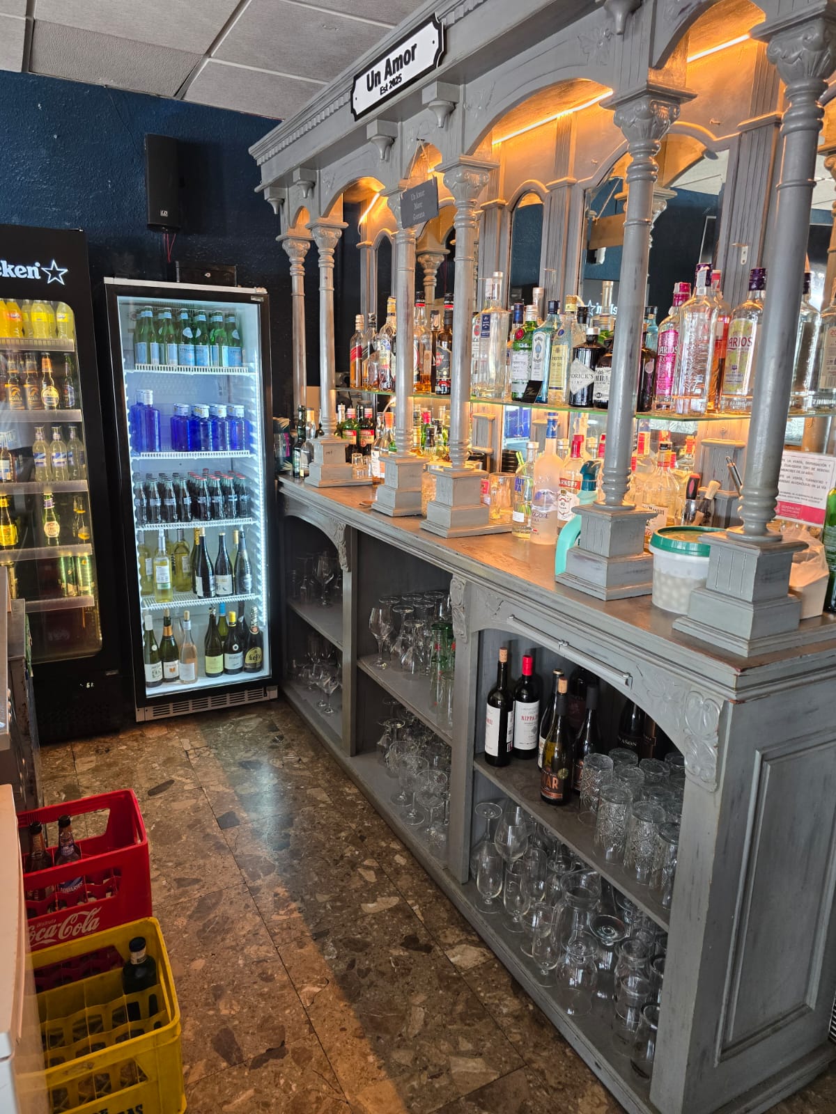 Restaurante listo para entrar, con vistas espectaculares al puerto. ¡Oportunidad única en Altea! 