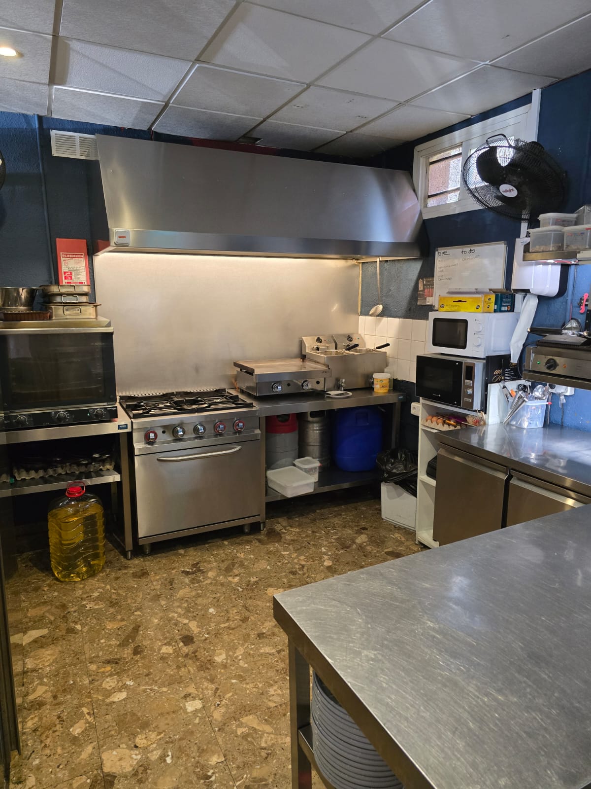 Restaurante listo para entrar, con vistas espectaculares al puerto. ¡Oportunidad única en Altea! 