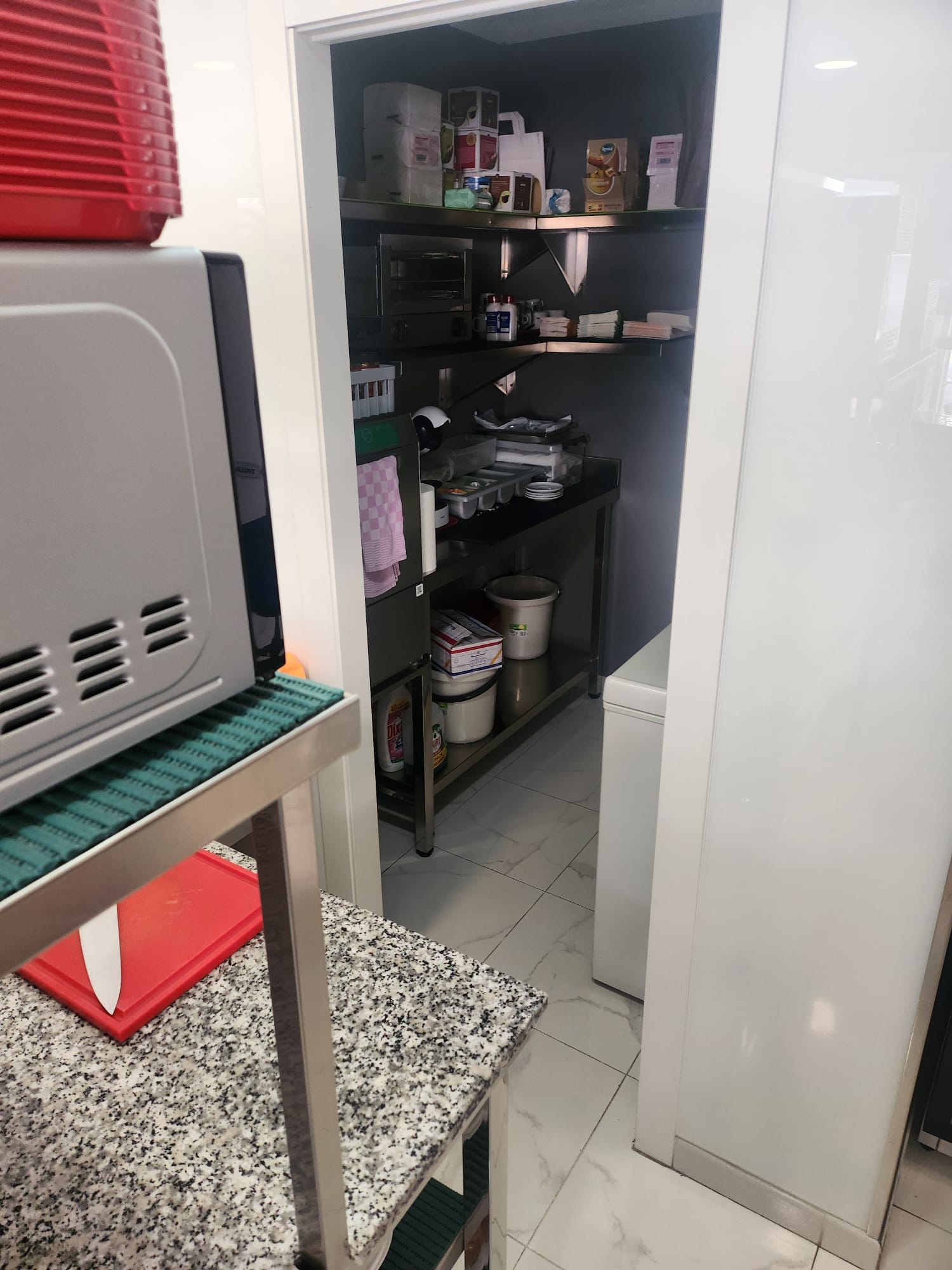 De meest beroemde frituur van Albir is te koop!