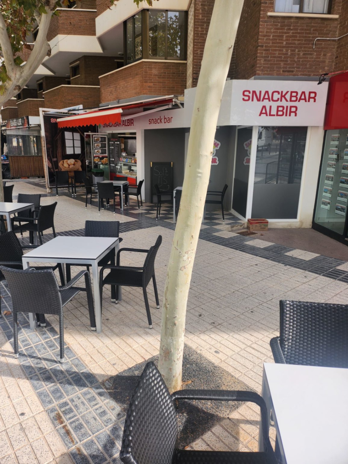 De meest beroemde frituur van Albir is te koop!