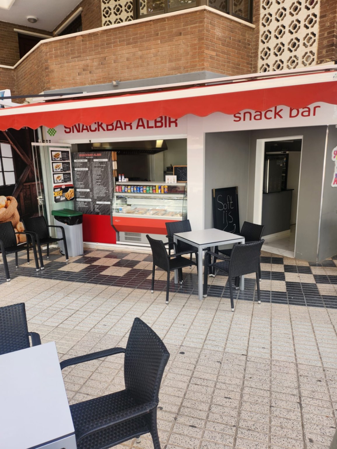 De meest beroemde frituur van Albir is te koop!