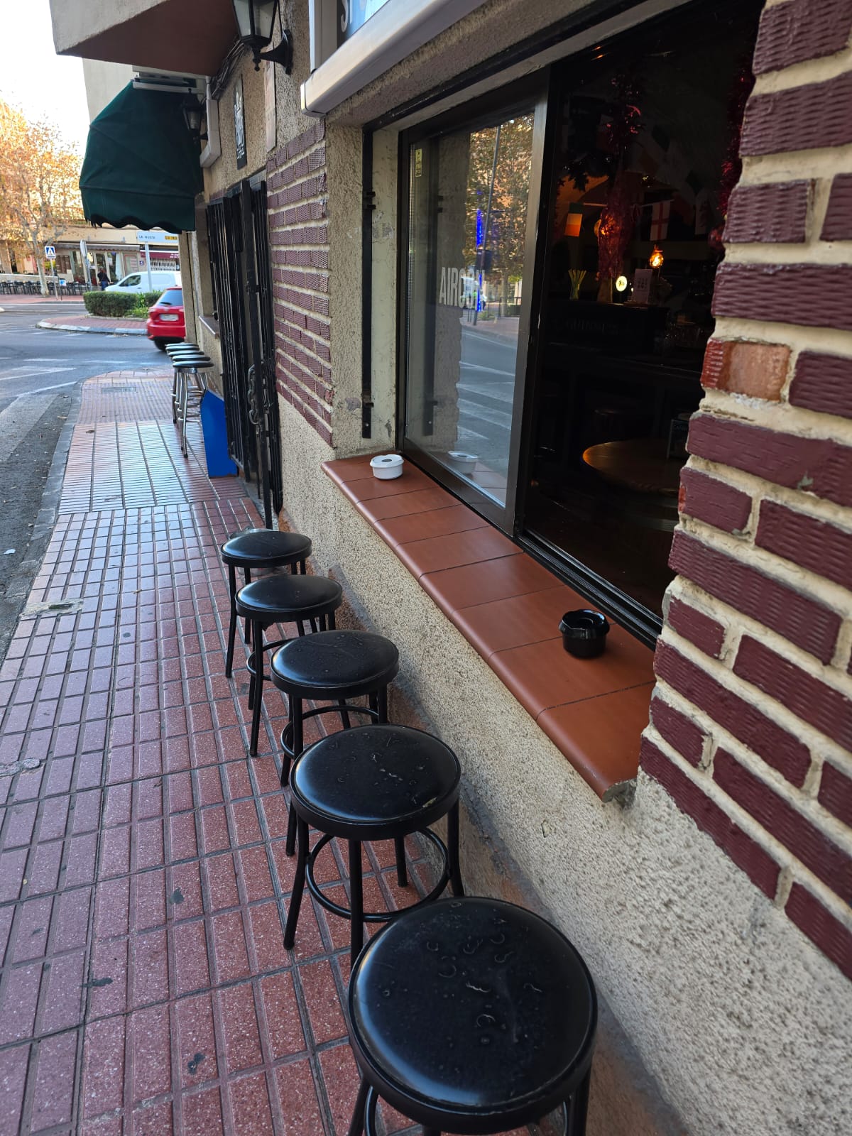Unique opportunity in Alfaz del Pi! – Sports bar with great visibility for transfer