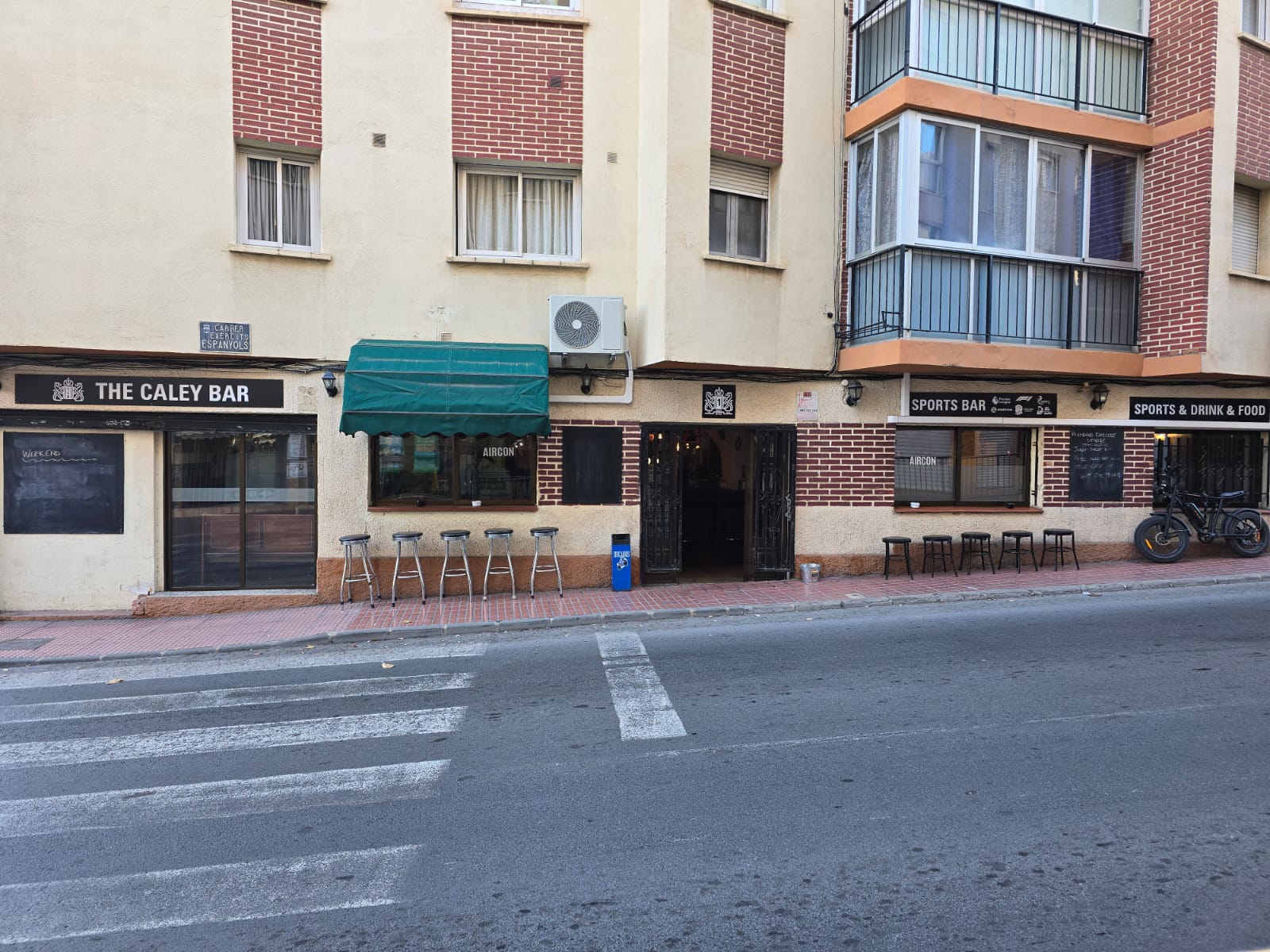 GH-0336 - ¡Oportunidad única en Alfaz del Pi! – Sportsbar con gran visibilidad en traspaso