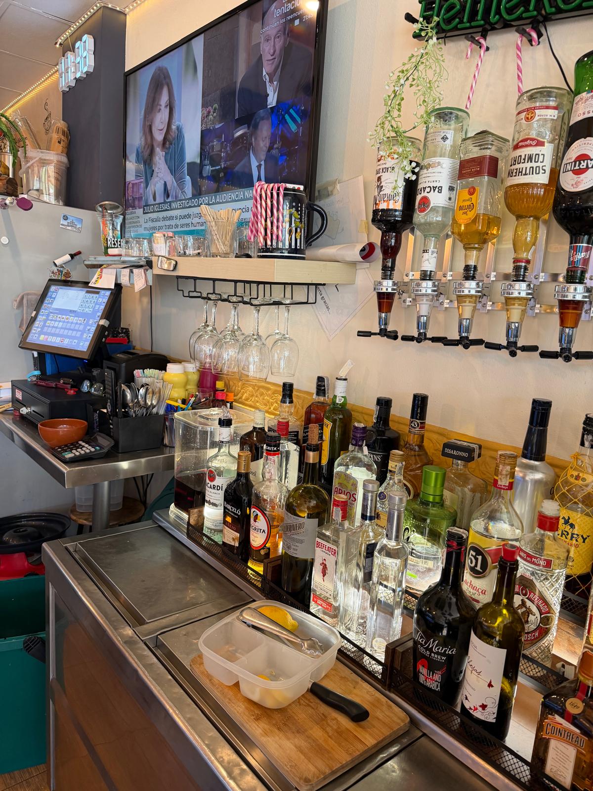Se traspasa excelente y conocido bar en Centro Comercial Arabi Plaza, Alfaz del Pi