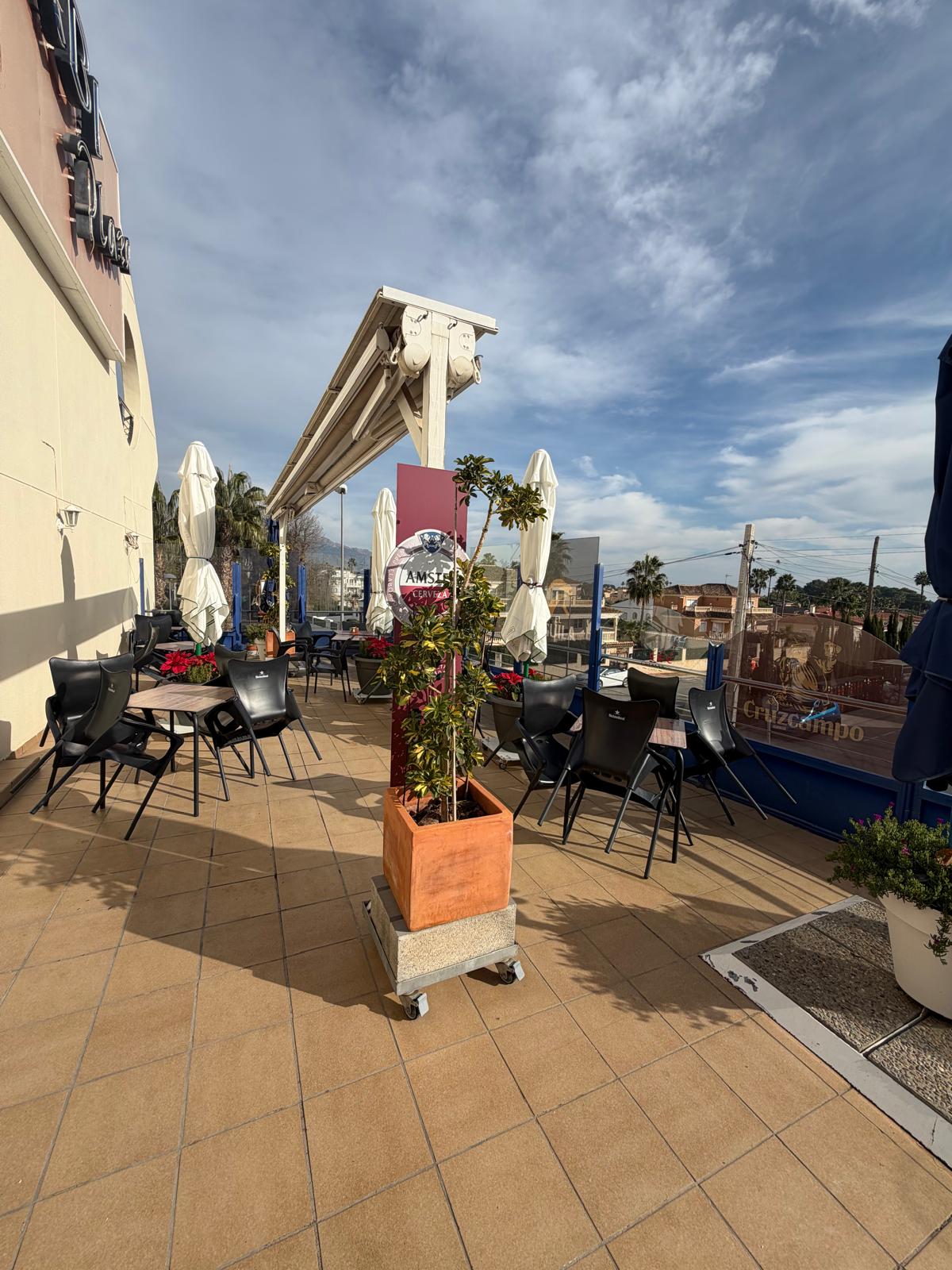 Se traspasa excelente y conocido bar en Centro Comercial Arabi Plaza, Alfaz del Pi