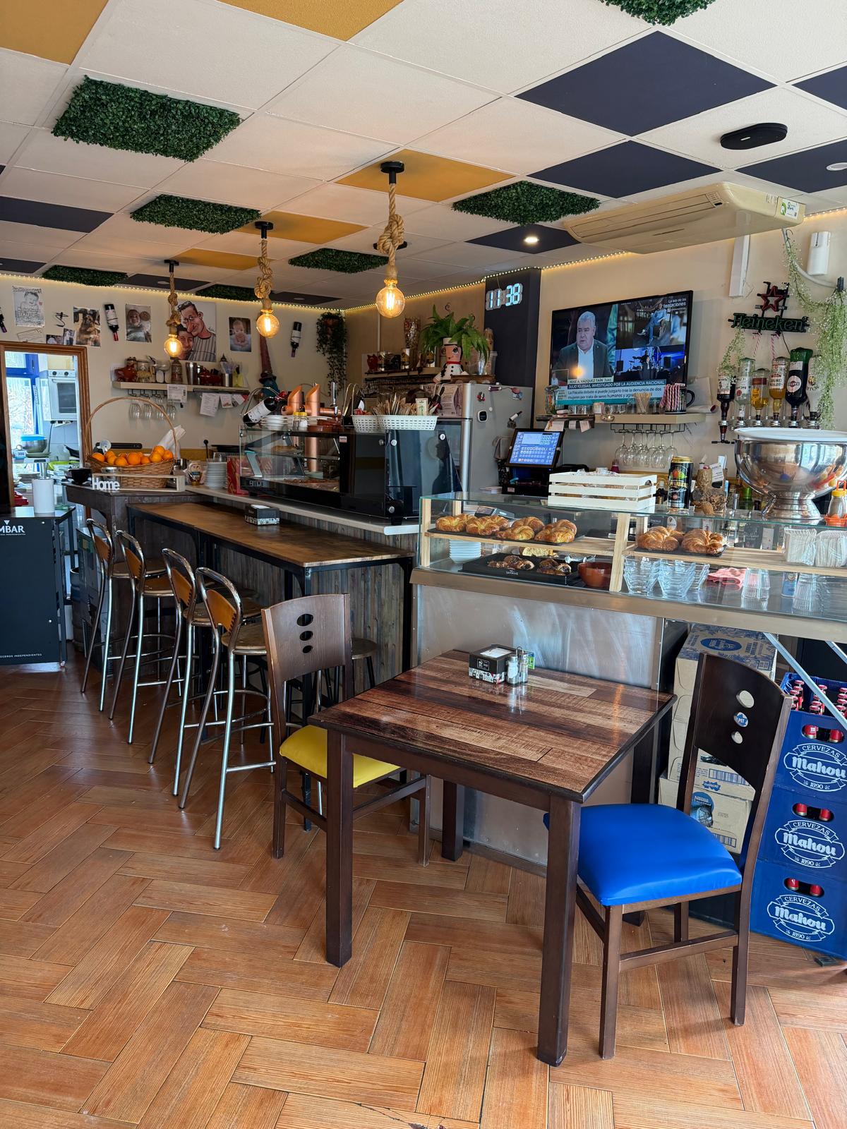 Se traspasa excelente y conocido bar en Centro Comercial Arabi Plaza, Alfaz del Pi