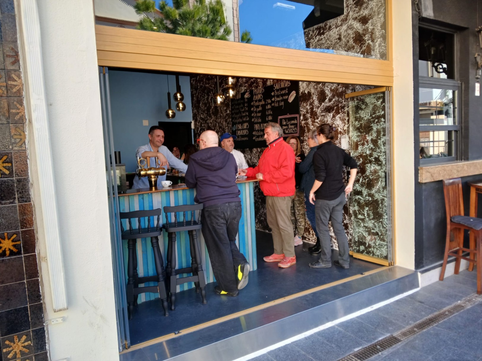 Se traspasa un "take away" en una plaza encantadora en Alfaz del Pi