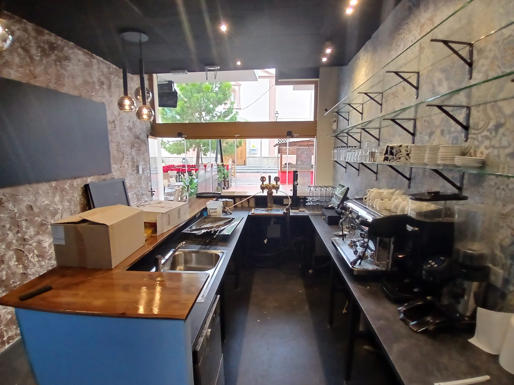 Se traspasa un "take away" en una plaza encantadora en Alfaz del Pi