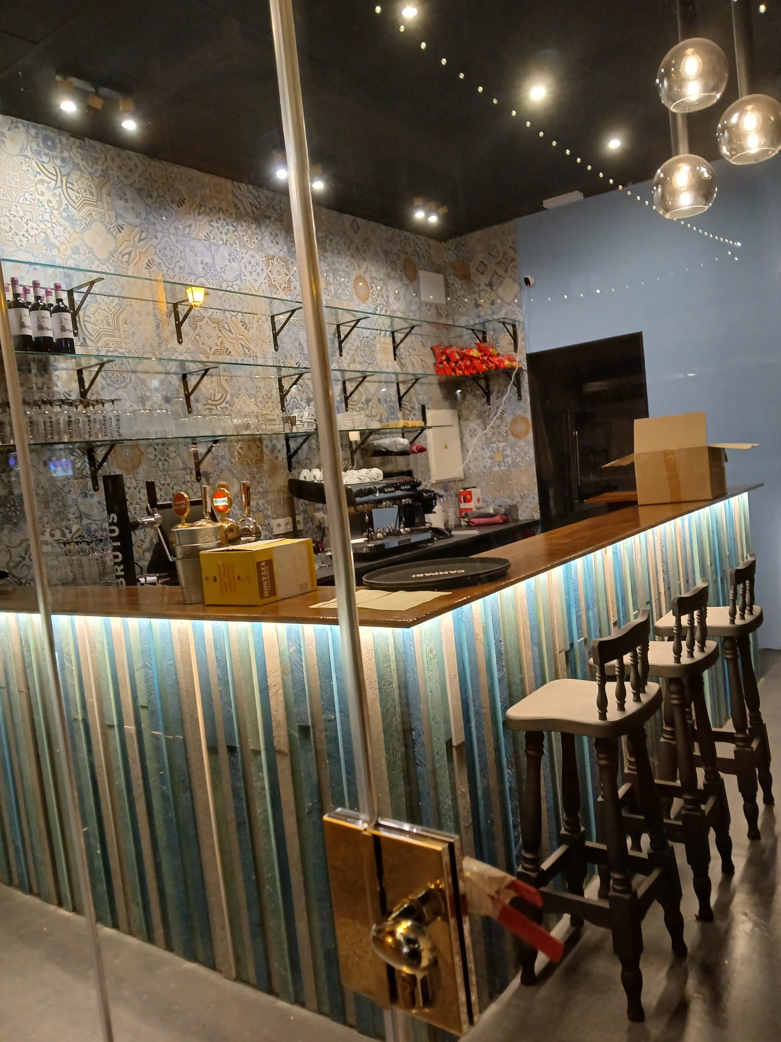 Se traspasa un "take away" en una plaza encantadora en Alfaz del Pi