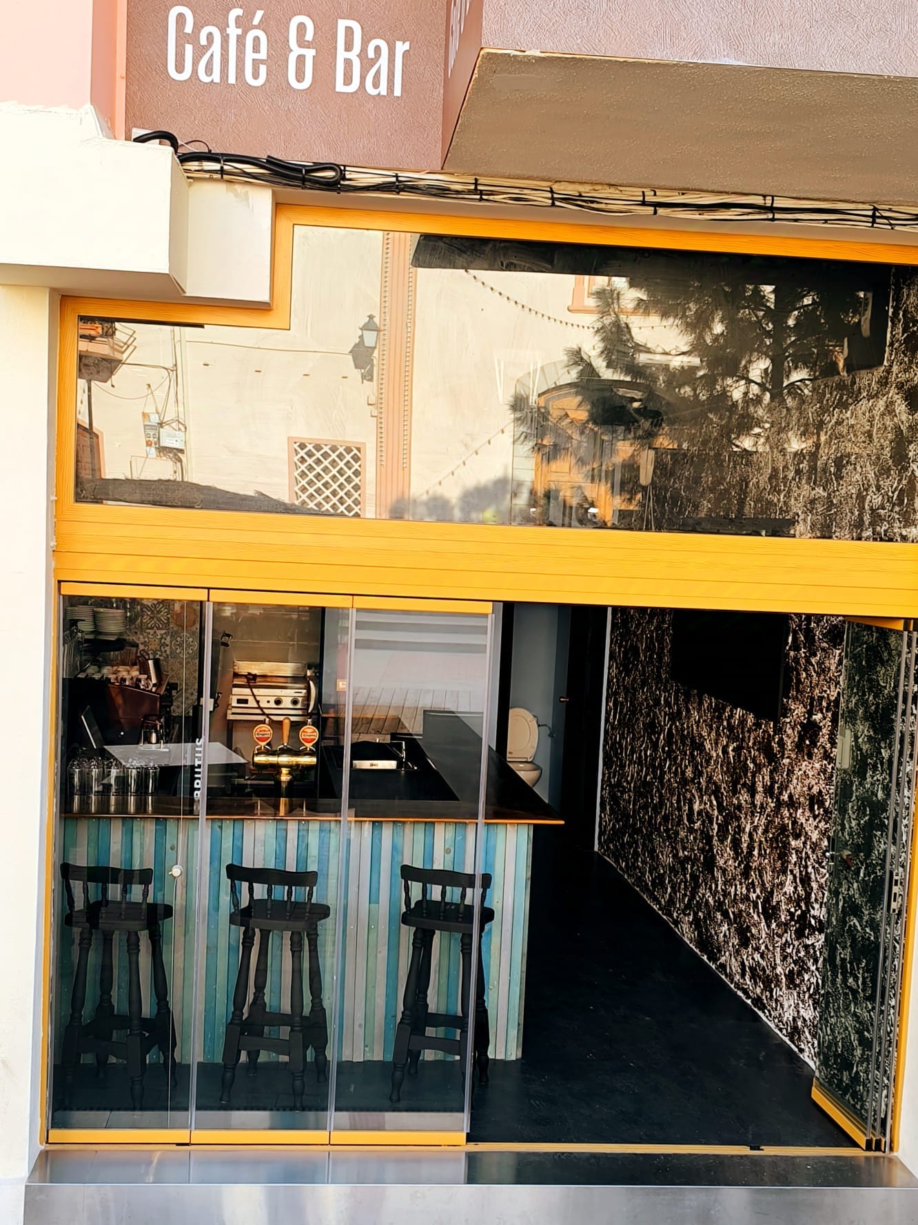 Se traspasa un "take away" en una plaza encantadora en Alfaz del Pi
