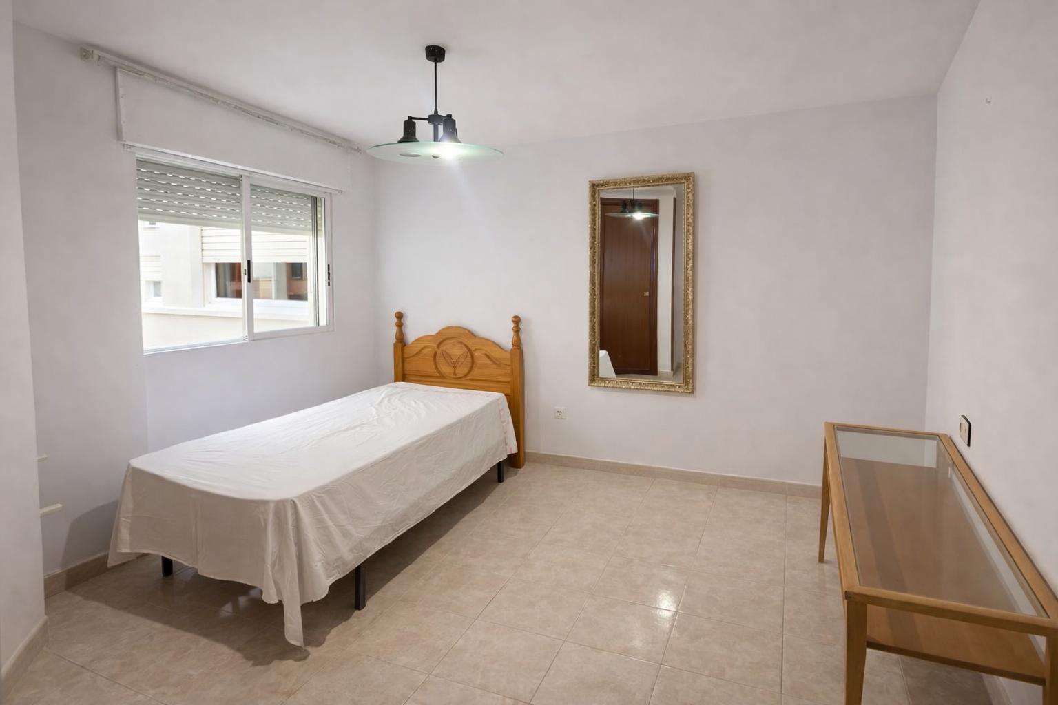 En venta, luminoso piso de 3 habitaciones y 2 baños en pleno centro de Alfaz del Pi