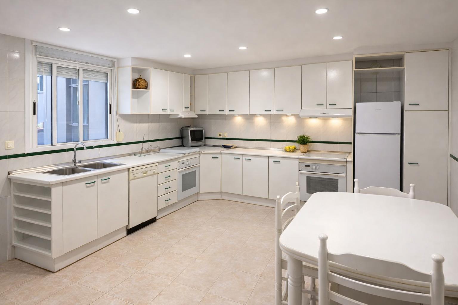 En venta, luminoso piso de 3 habitaciones y 2 baños en pleno centro de Alfaz del Pi