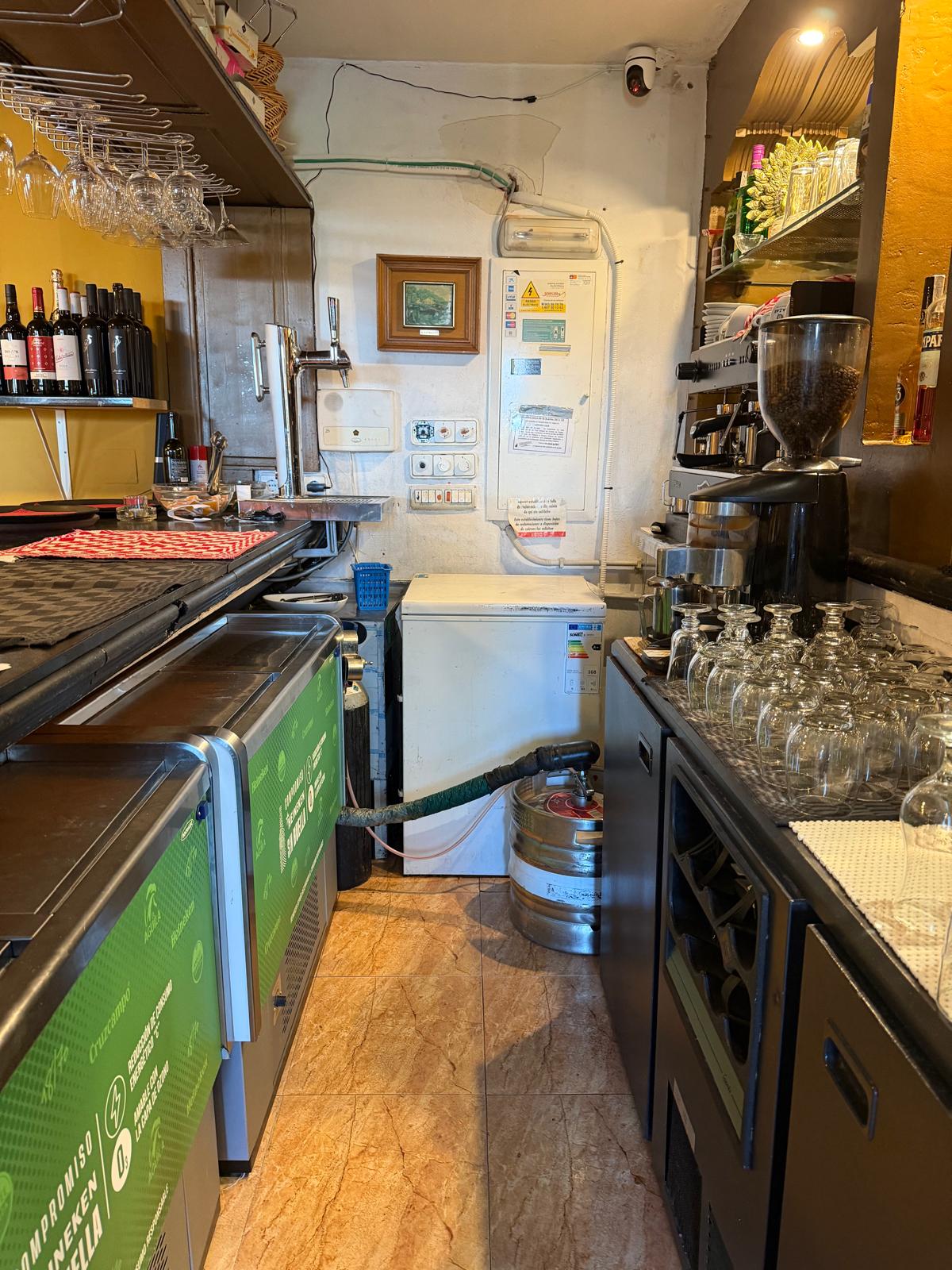 Traspaso: Restaurante consolidado con gran terraza, vivienda incluida y alto potencial en Alfaz del Pi