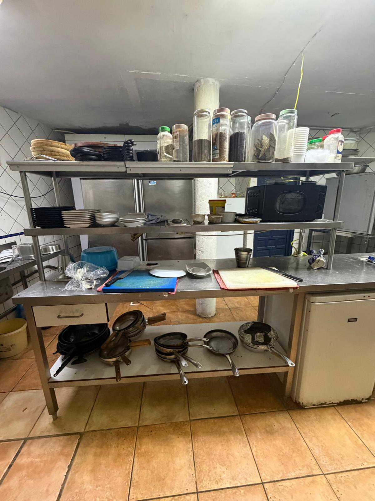 Traspaso: Restaurante consolidado con gran terraza, vivienda incluida y alto potencial en Alfaz del Pi