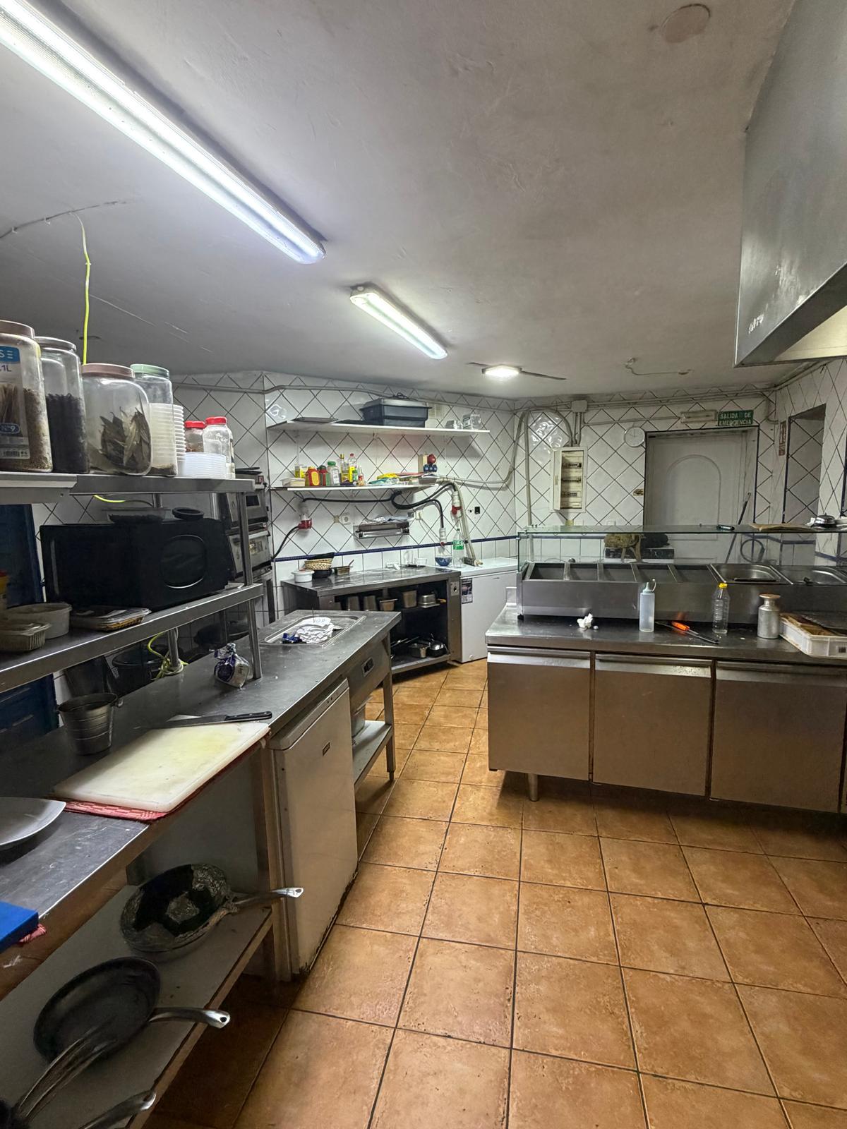 Traspaso: Restaurante consolidado con gran terraza, vivienda incluida y alto potencial en Alfaz del Pi