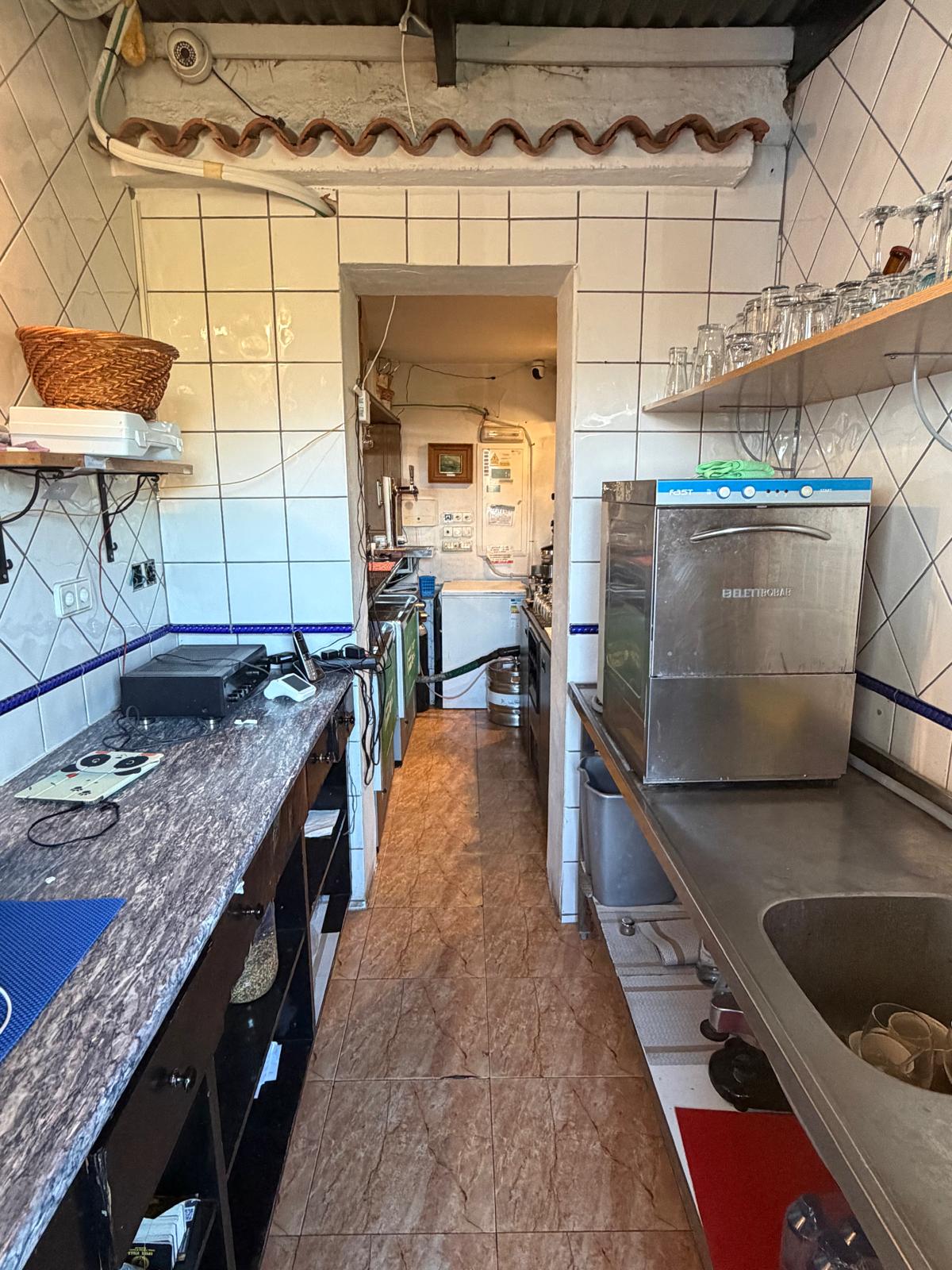 Traspaso: Restaurante consolidado con gran terraza, vivienda incluida y alto potencial en Alfaz del Pi