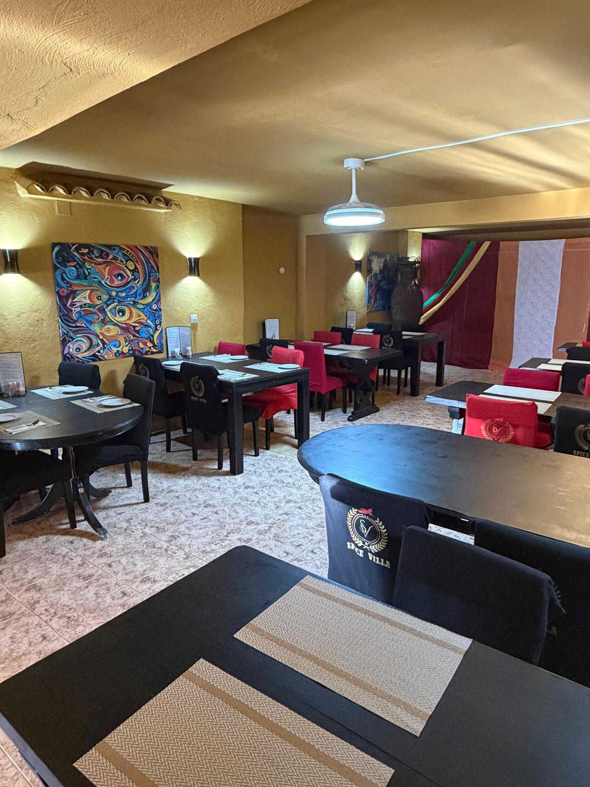 Traspaso: Restaurante consolidado con gran terraza, vivienda incluida y alto potencial en Alfaz del Pi