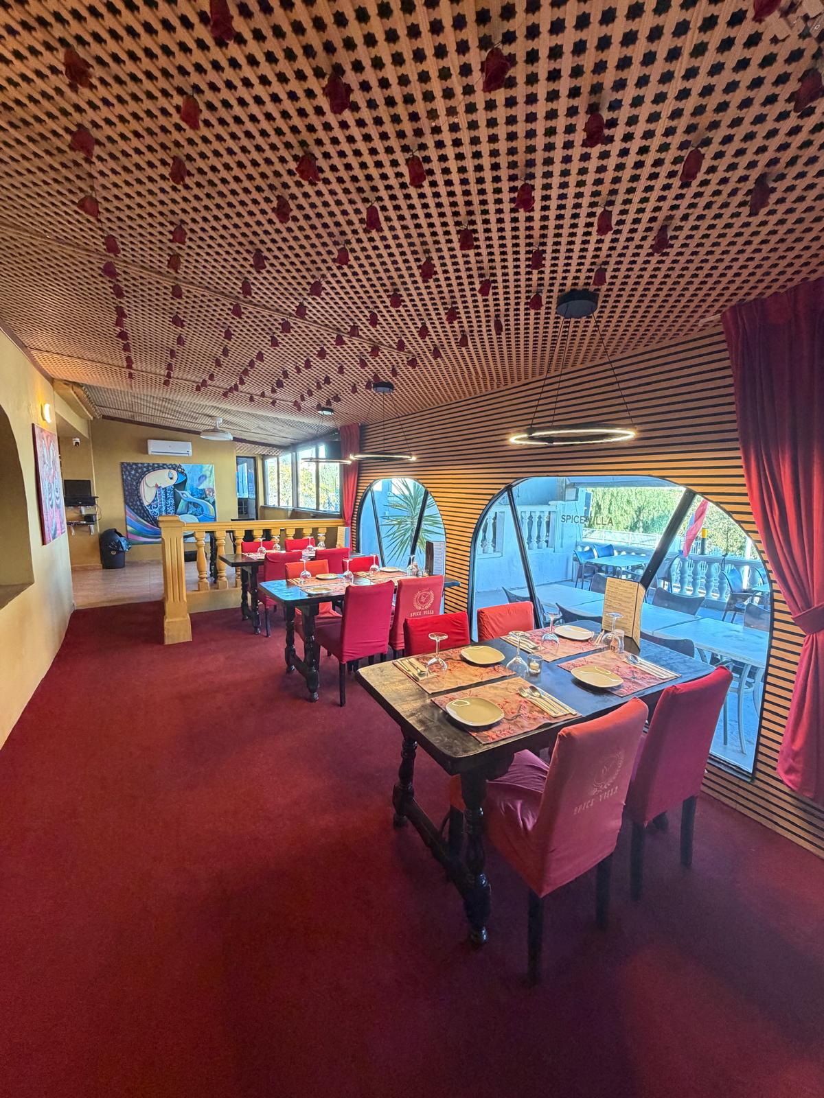 Traspaso: Restaurante consolidado con gran terraza, vivienda incluida y alto potencial en Alfaz del Pi