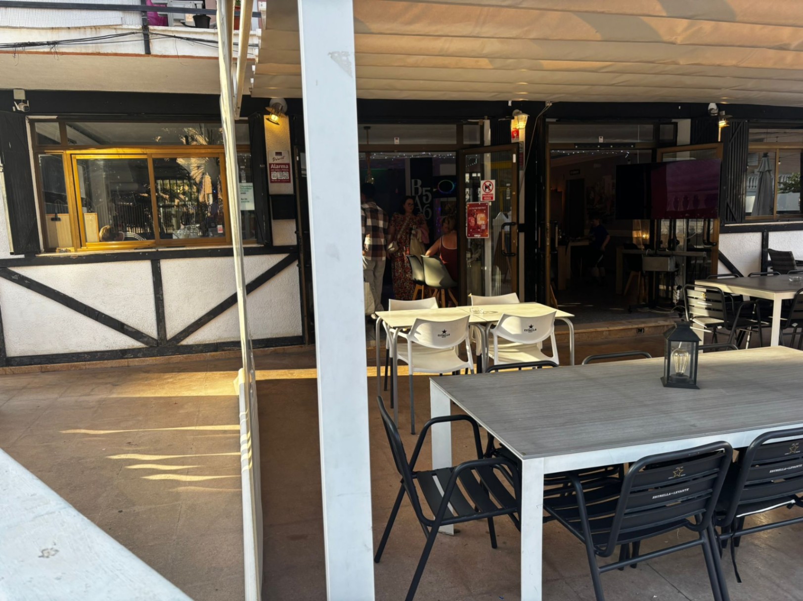 Traspaso i Cala de Benidorm på en privilegert beliggenhet, Bar 56