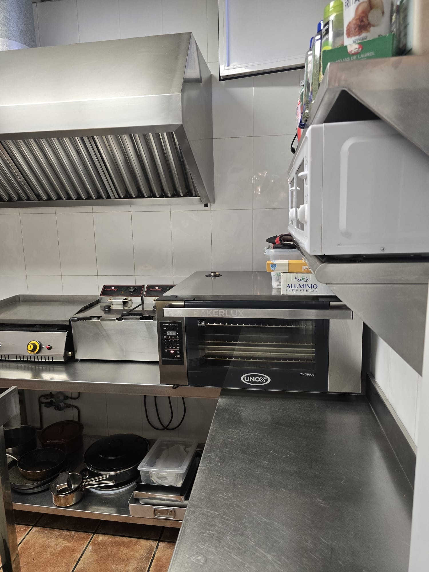 Traspaso cafetería-restaurante en pleno funcionamiento en La Nucía