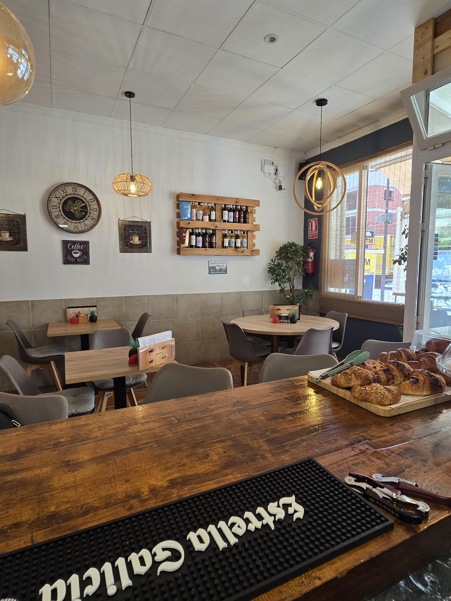 Traspaso cafetería-restaurante en pleno funcionamiento en La Nucía