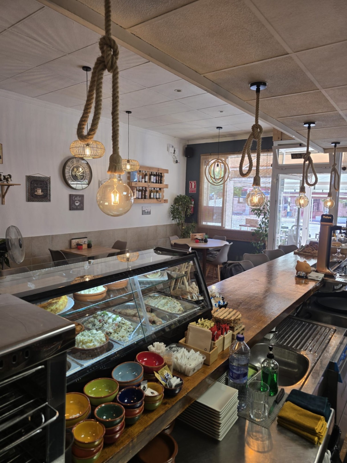 Traspaso cafetería-restaurante en pleno funcionamiento en La Nucía