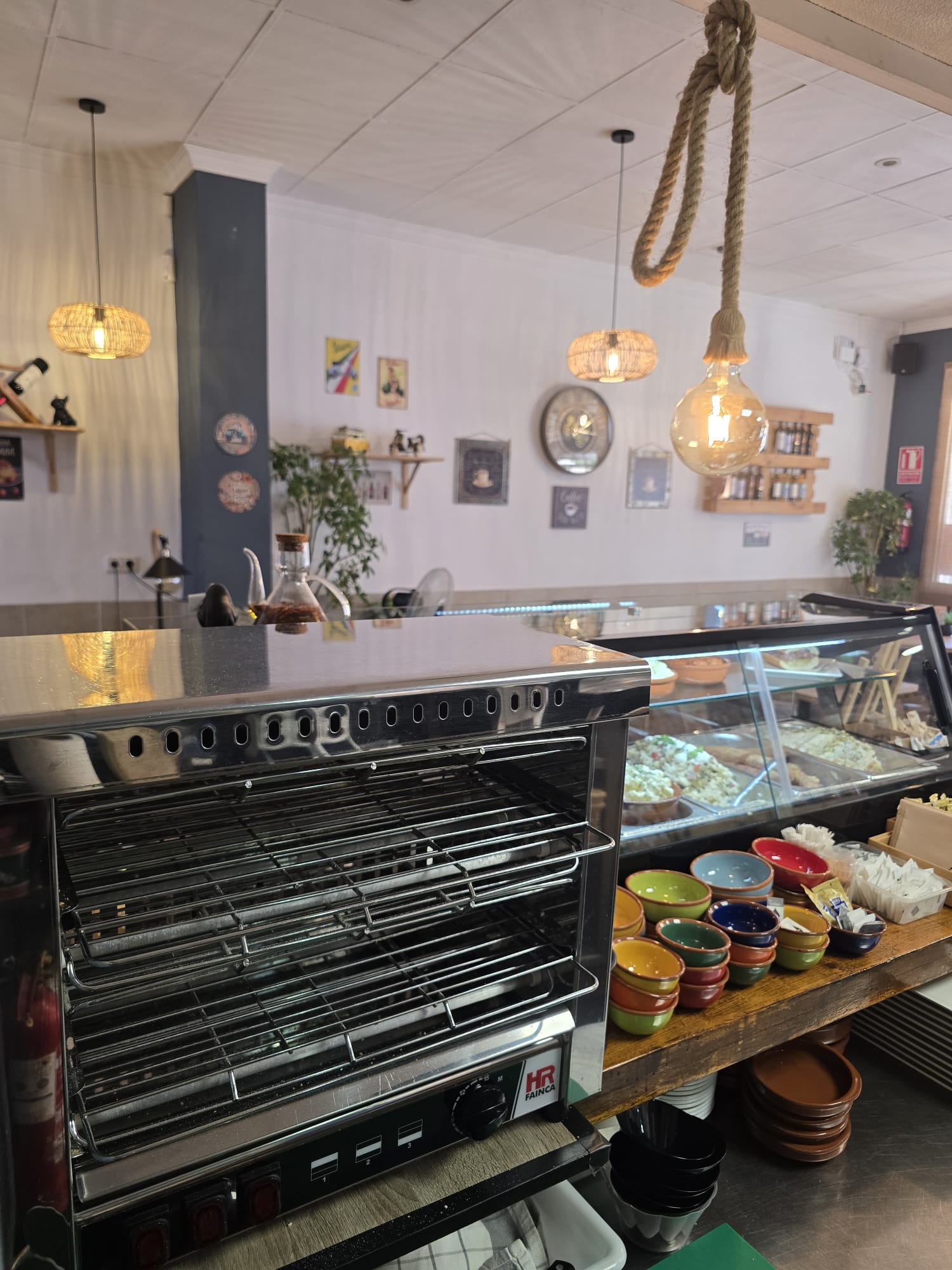 Traspaso cafetería-restaurante en pleno funcionamiento en La Nucía