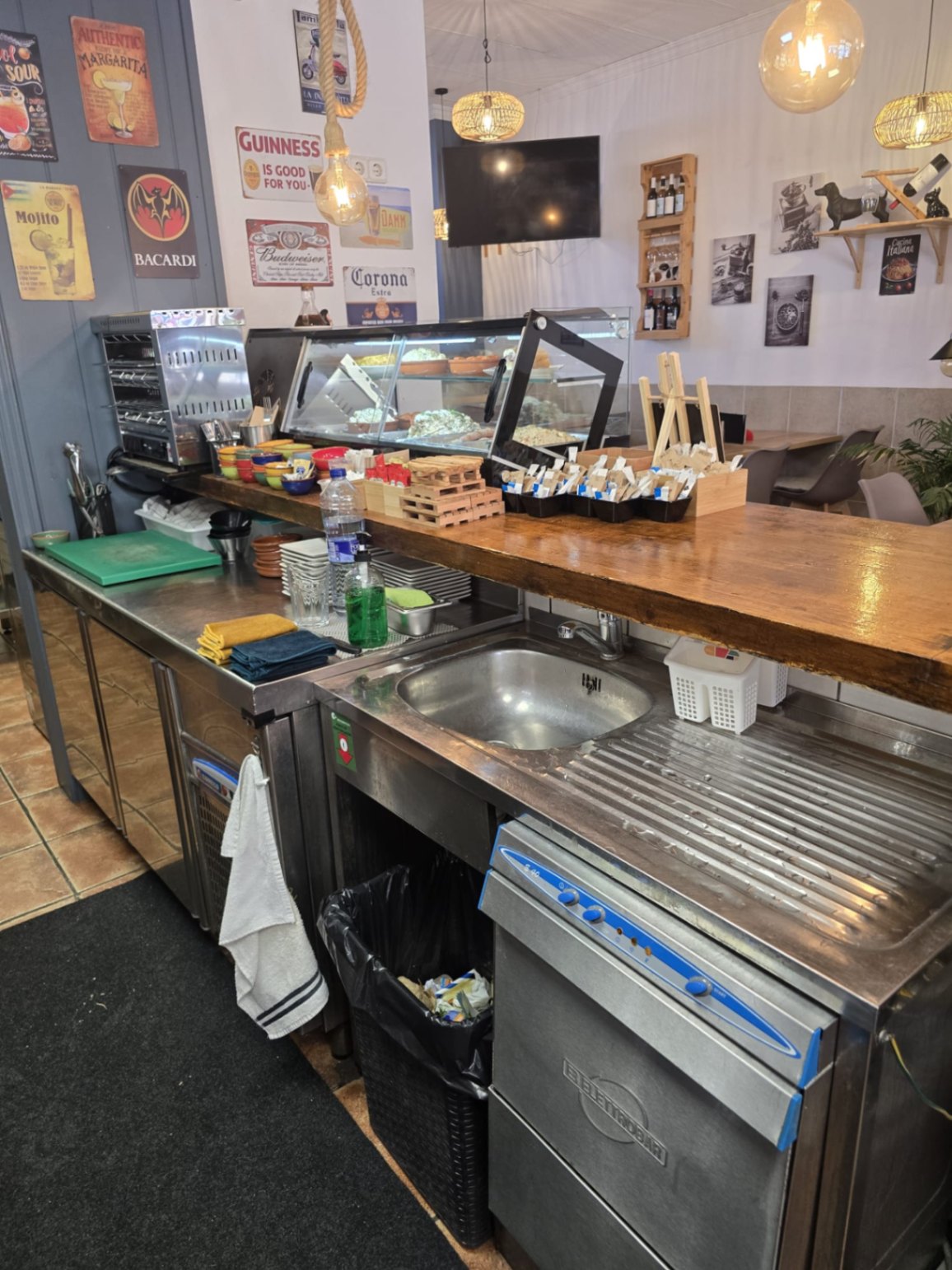 Traspaso cafetería-restaurante en pleno funcionamiento en La Nucía