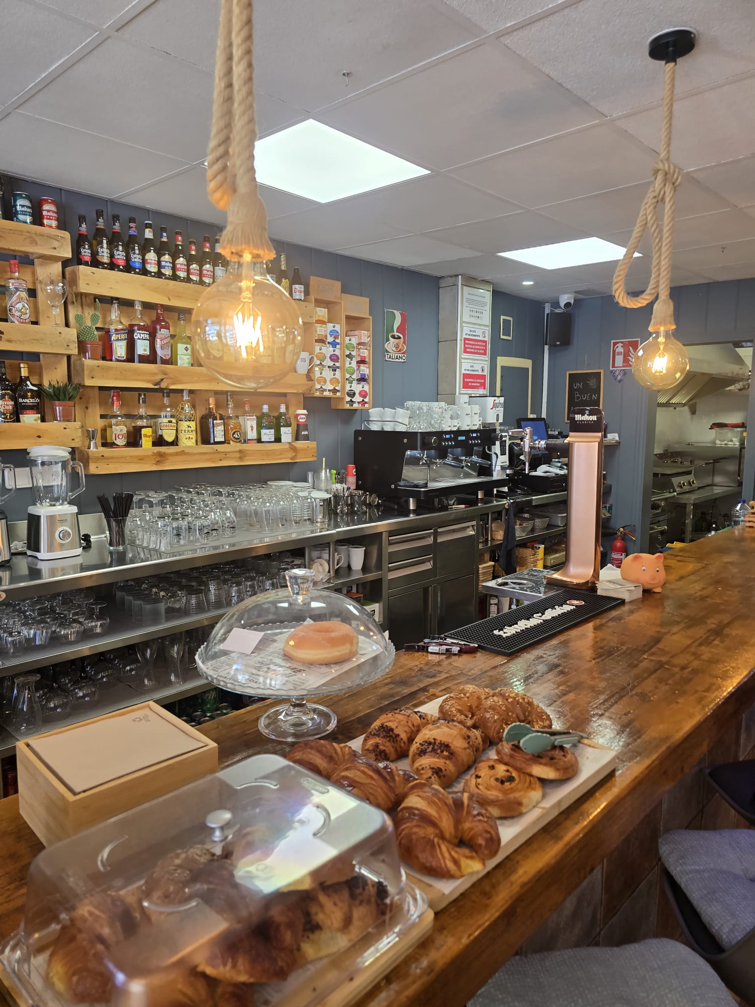Traspaso cafetería-restaurante en pleno funcionamiento en La Nucía
