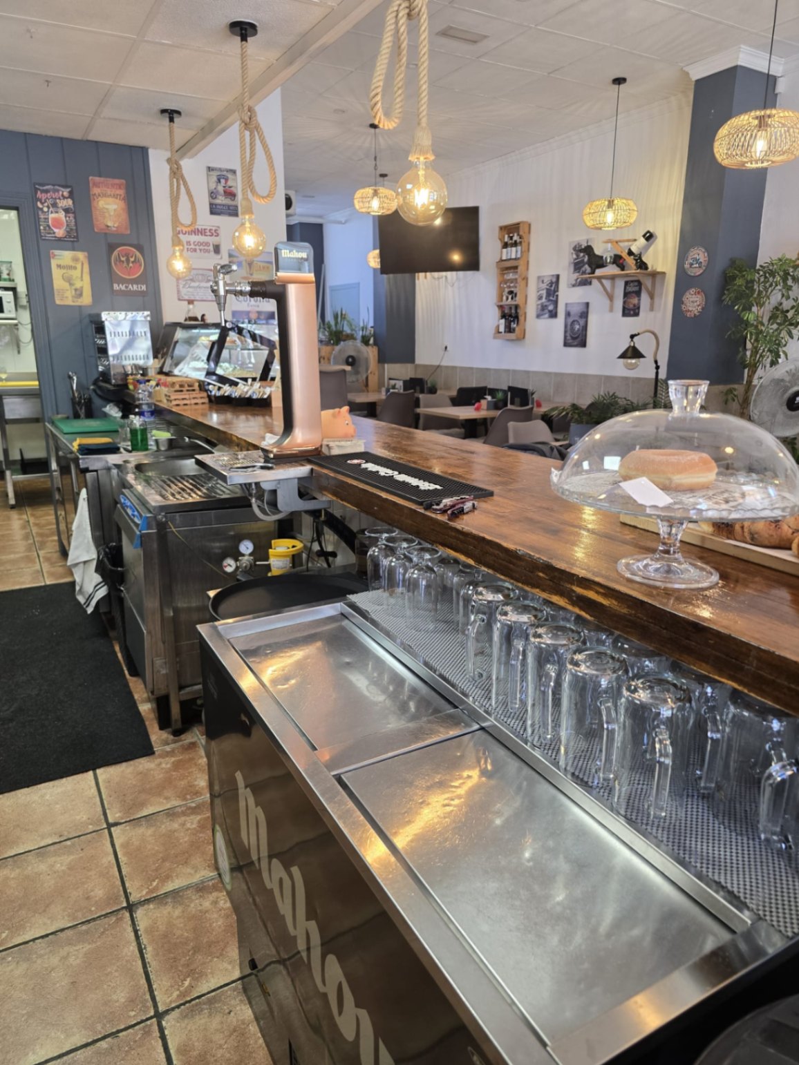 Traspaso cafetería-restaurante en pleno funcionamiento en La Nucía