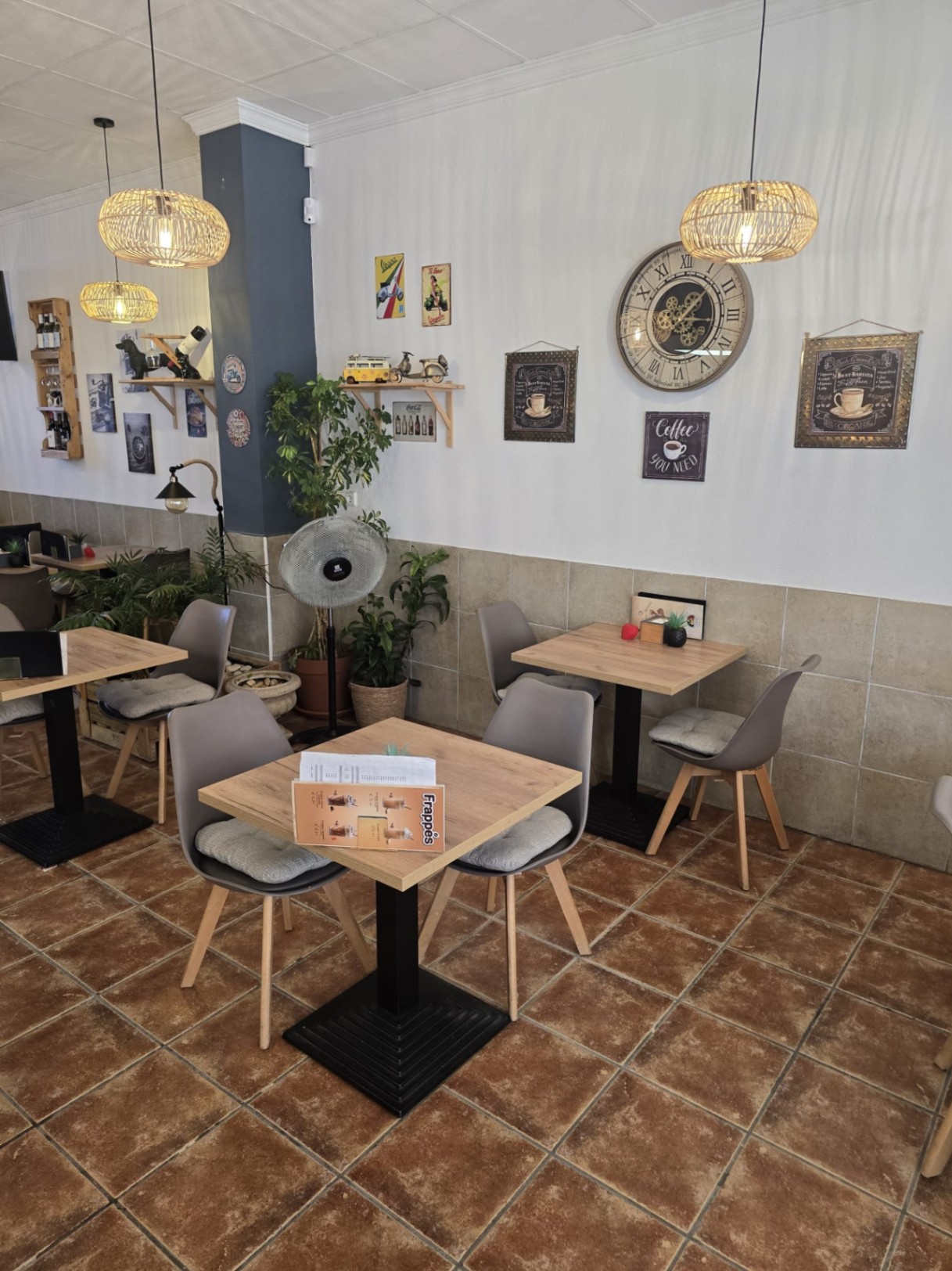 Traspaso cafetería-restaurante en pleno funcionamiento en La Nucía