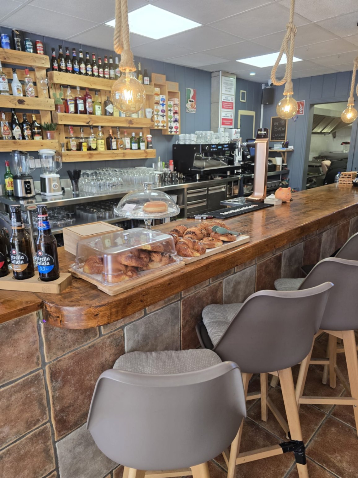 Traspaso cafetería-restaurante en pleno funcionamiento en La Nucía