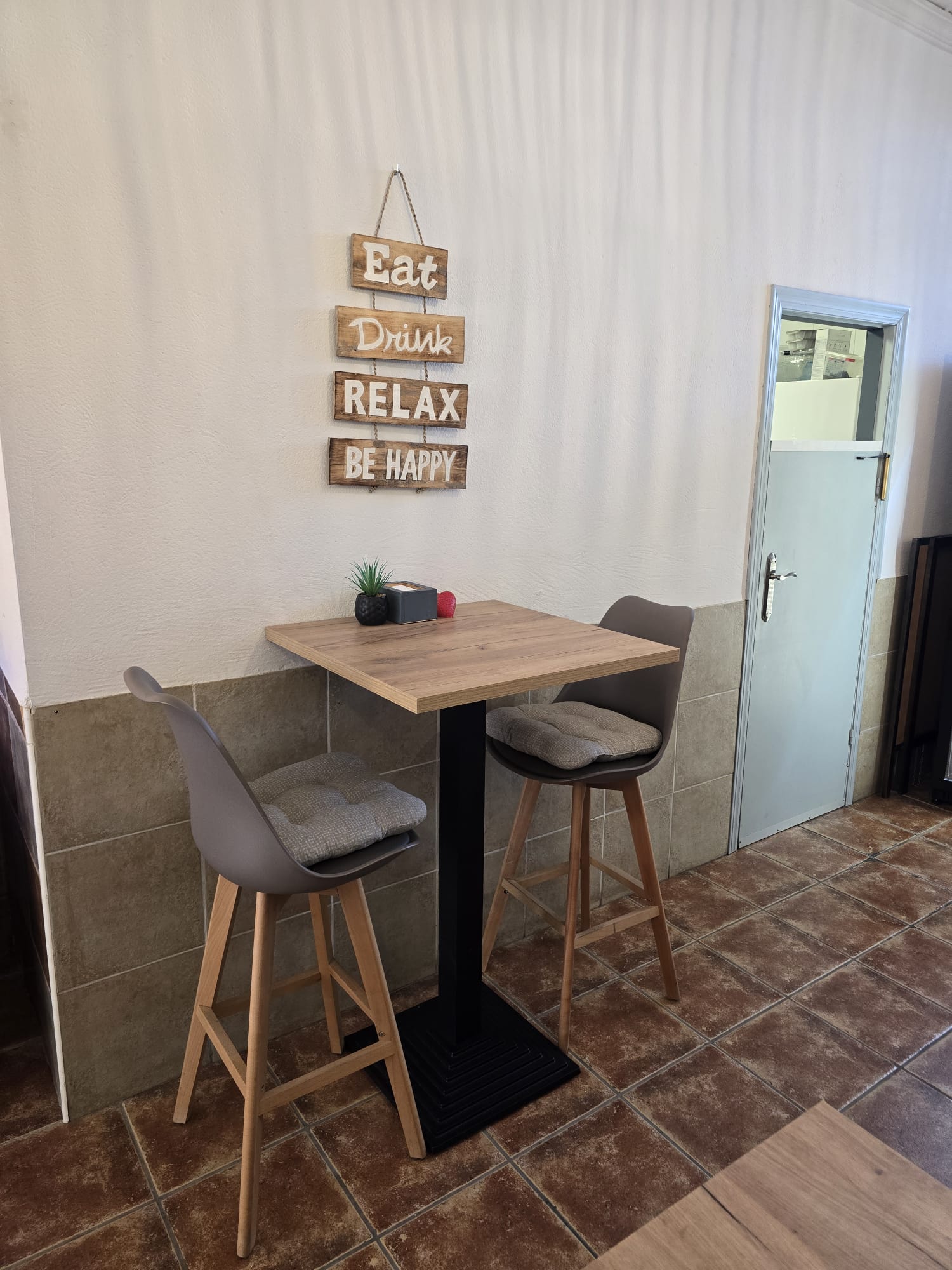 Traspaso cafetería-restaurante en pleno funcionamiento en La Nucía