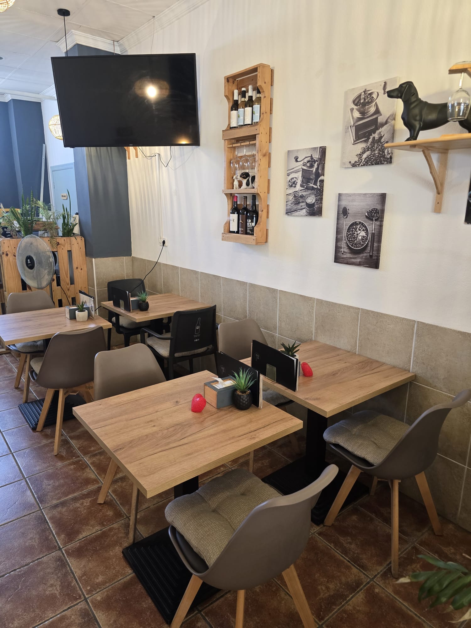 Traspaso cafetería-restaurante en pleno funcionamiento en La Nucía