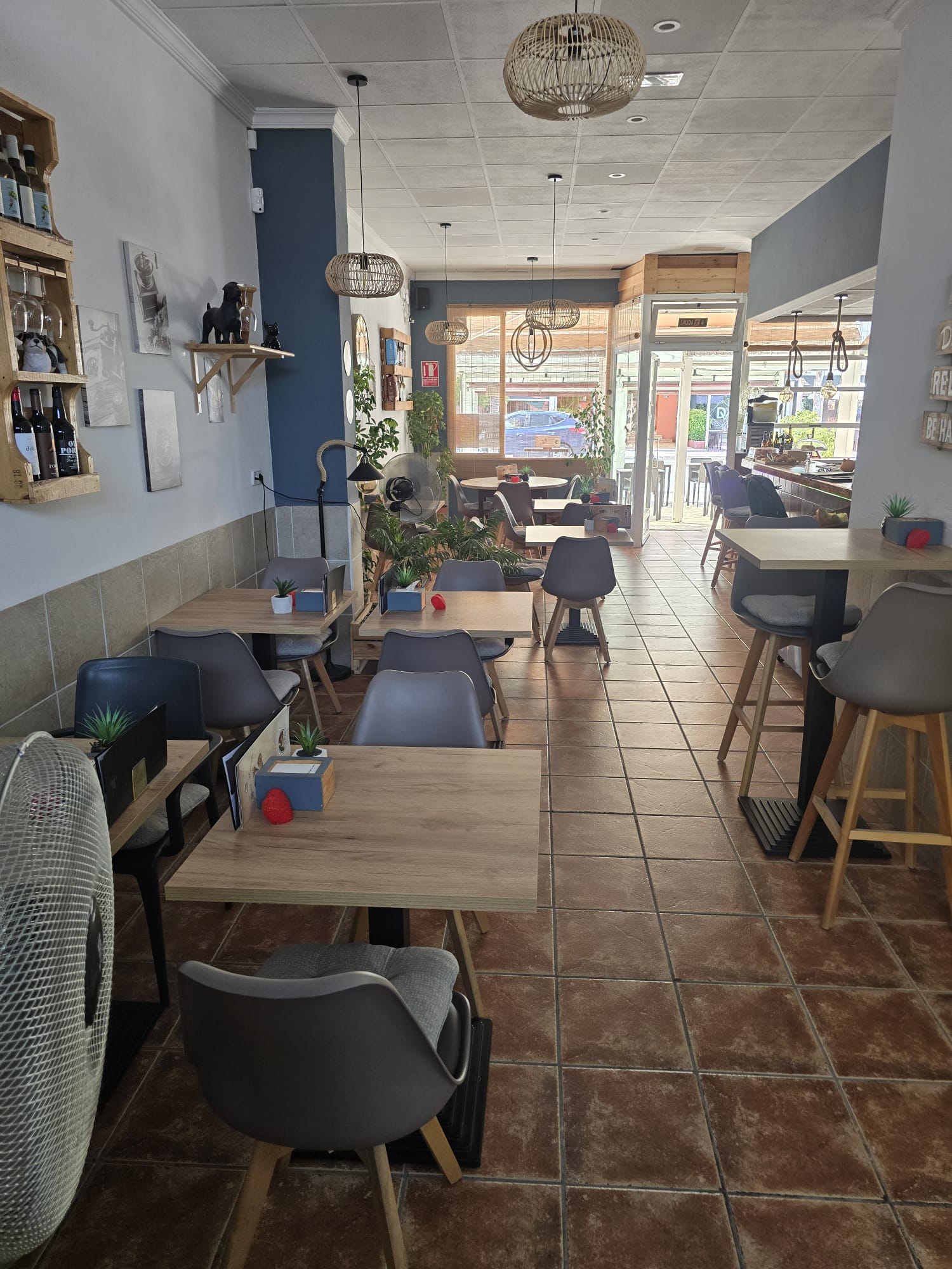 Traspaso cafetería-restaurante en pleno funcionamiento en La Nucía