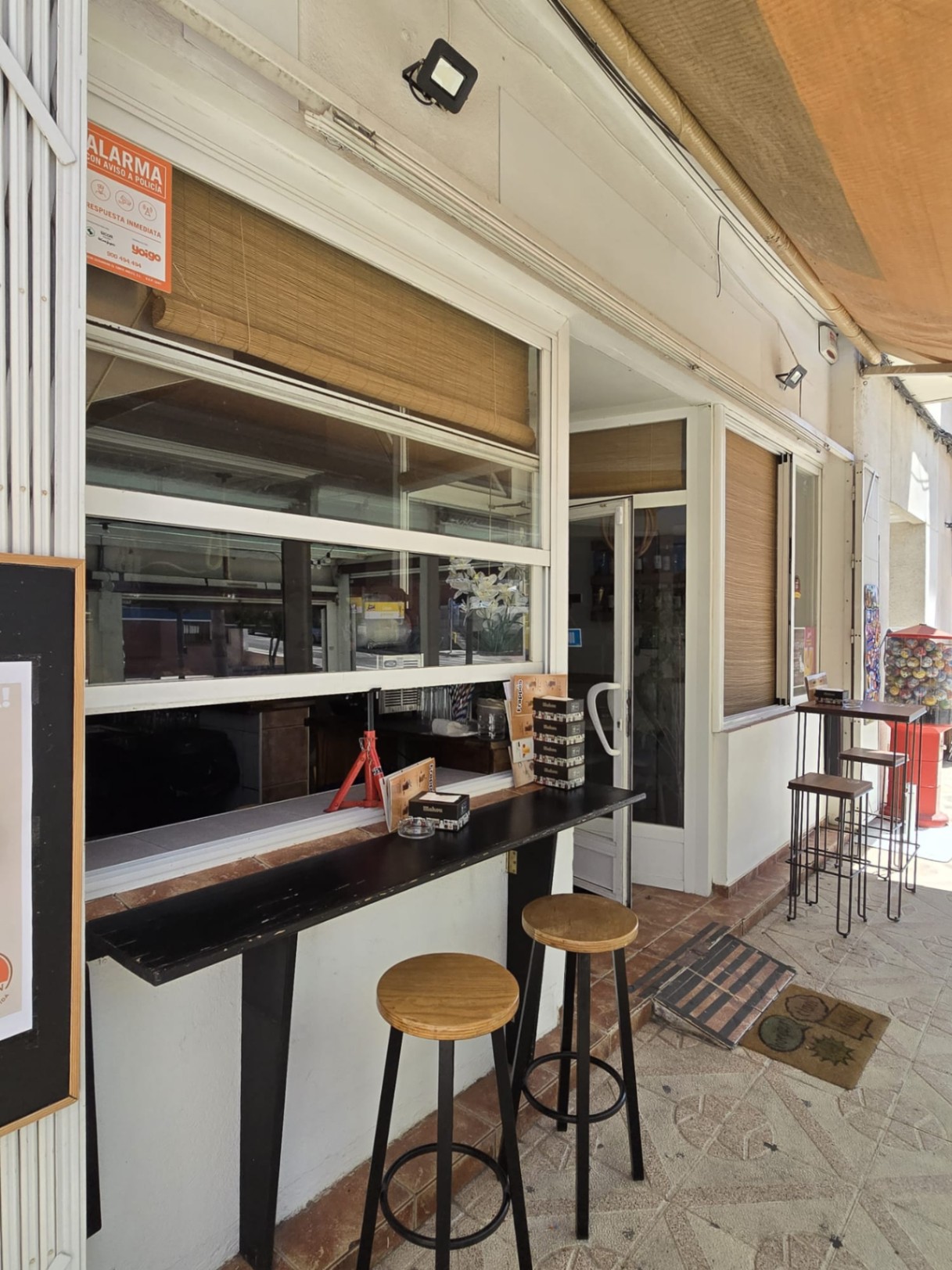 Traspaso cafetería-restaurante en pleno funcionamiento en La Nucía