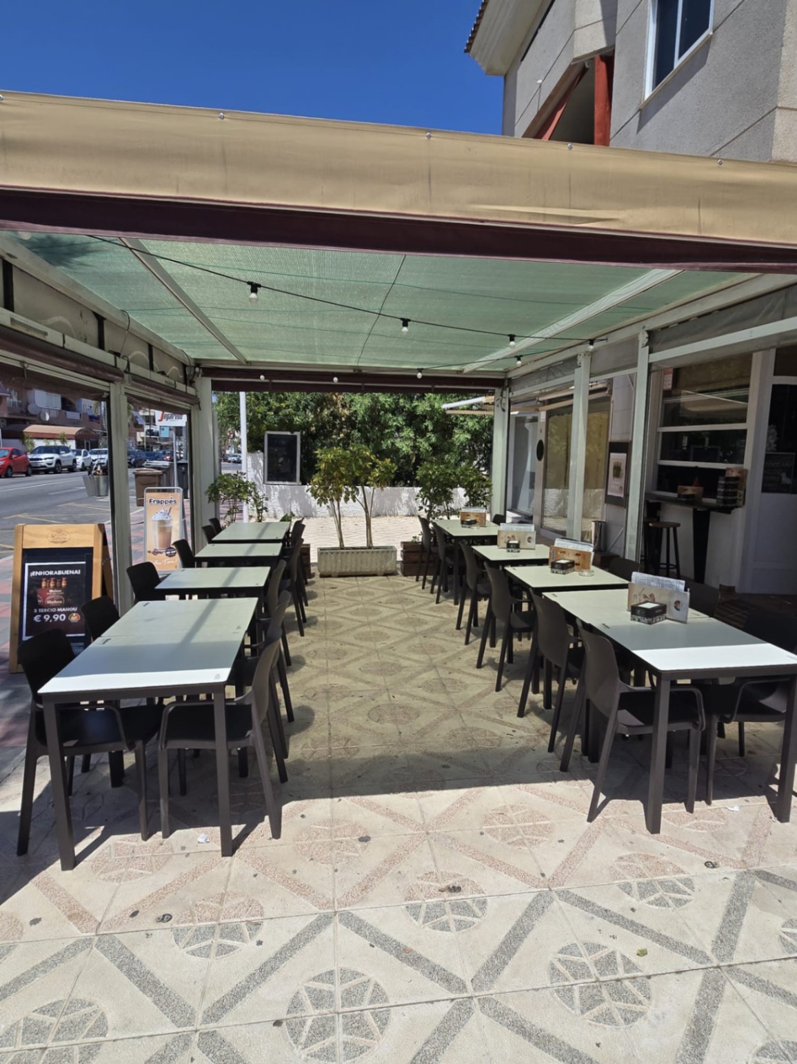 Traspaso cafetería-restaurante en pleno funcionamiento en La Nucía