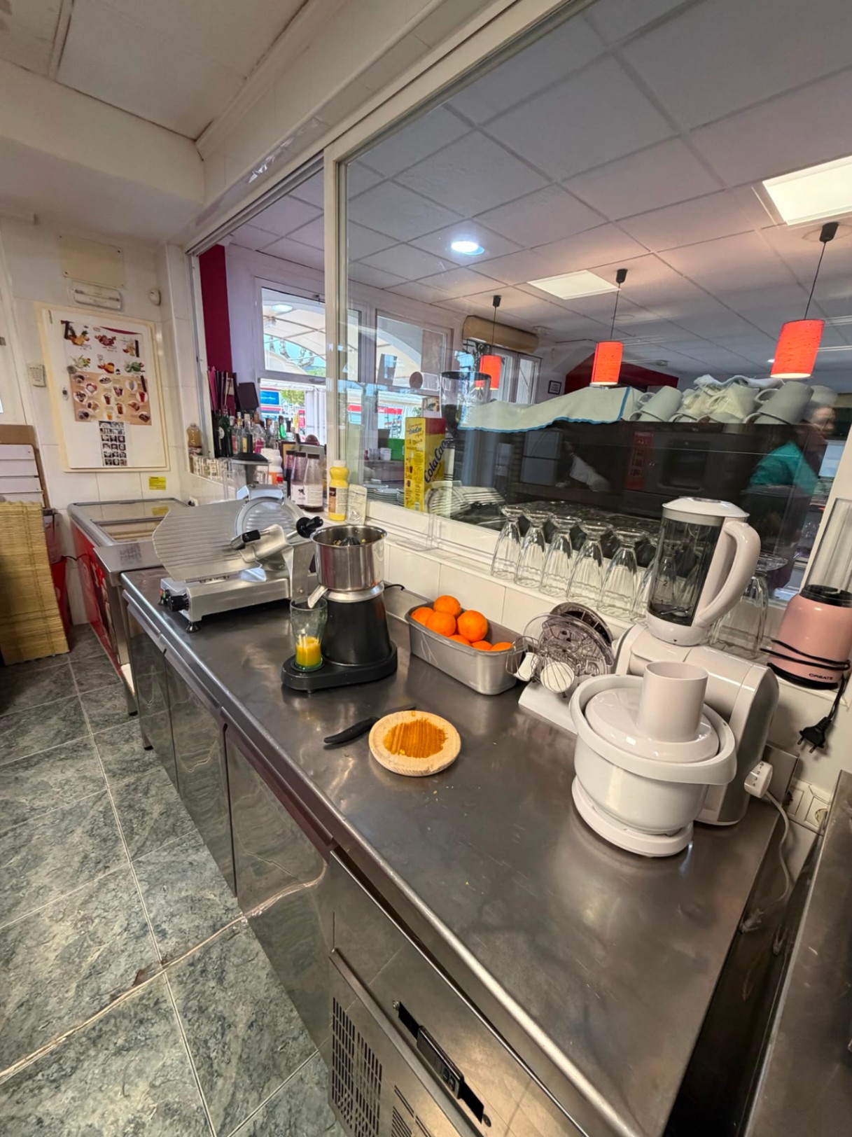 Trapaso Restaurante / Pizzeria en una ubicación privilegiada en Albir