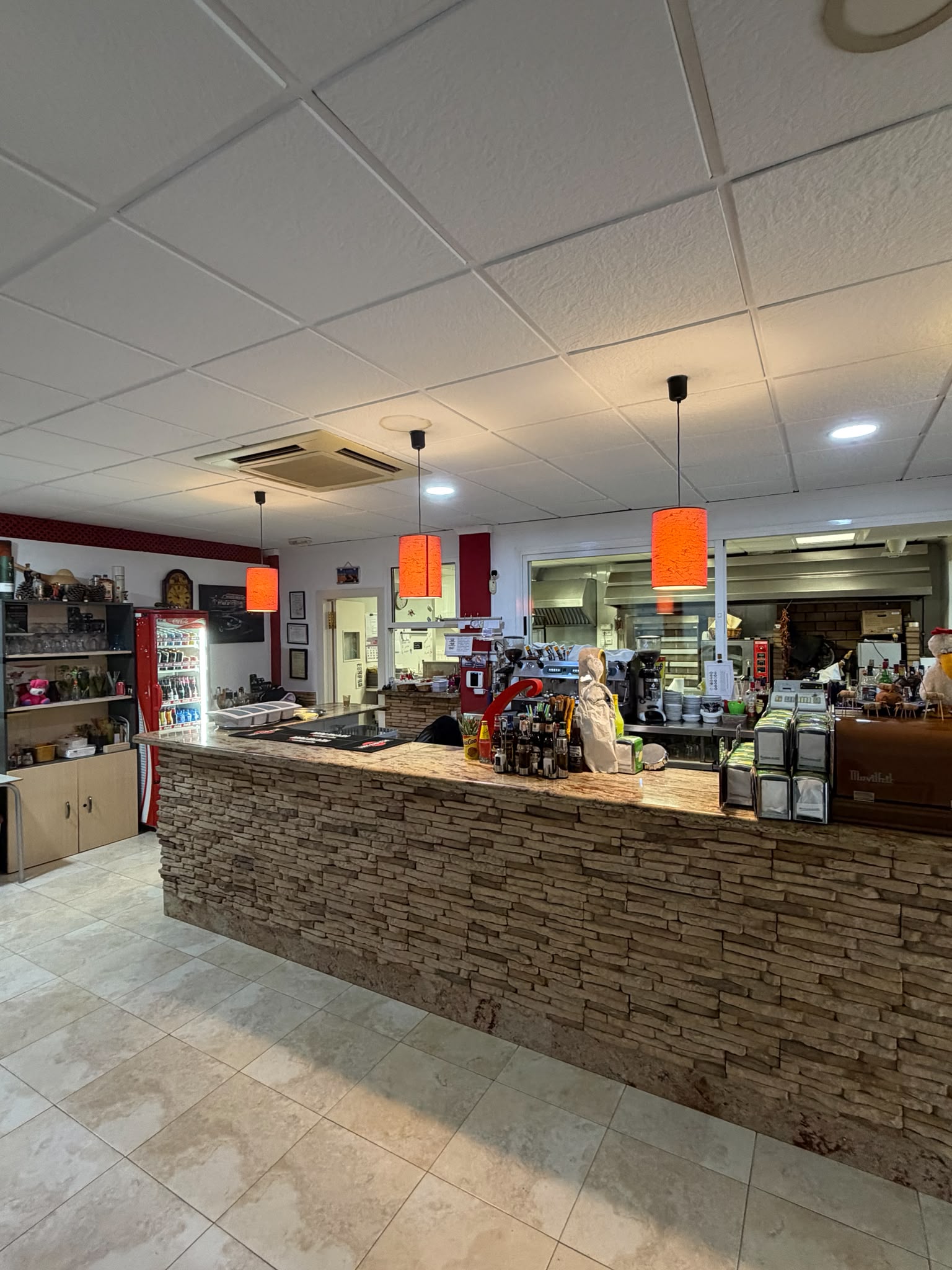 Trapaso Restaurante / Pizzeria en una ubicación privilegiada en Albir