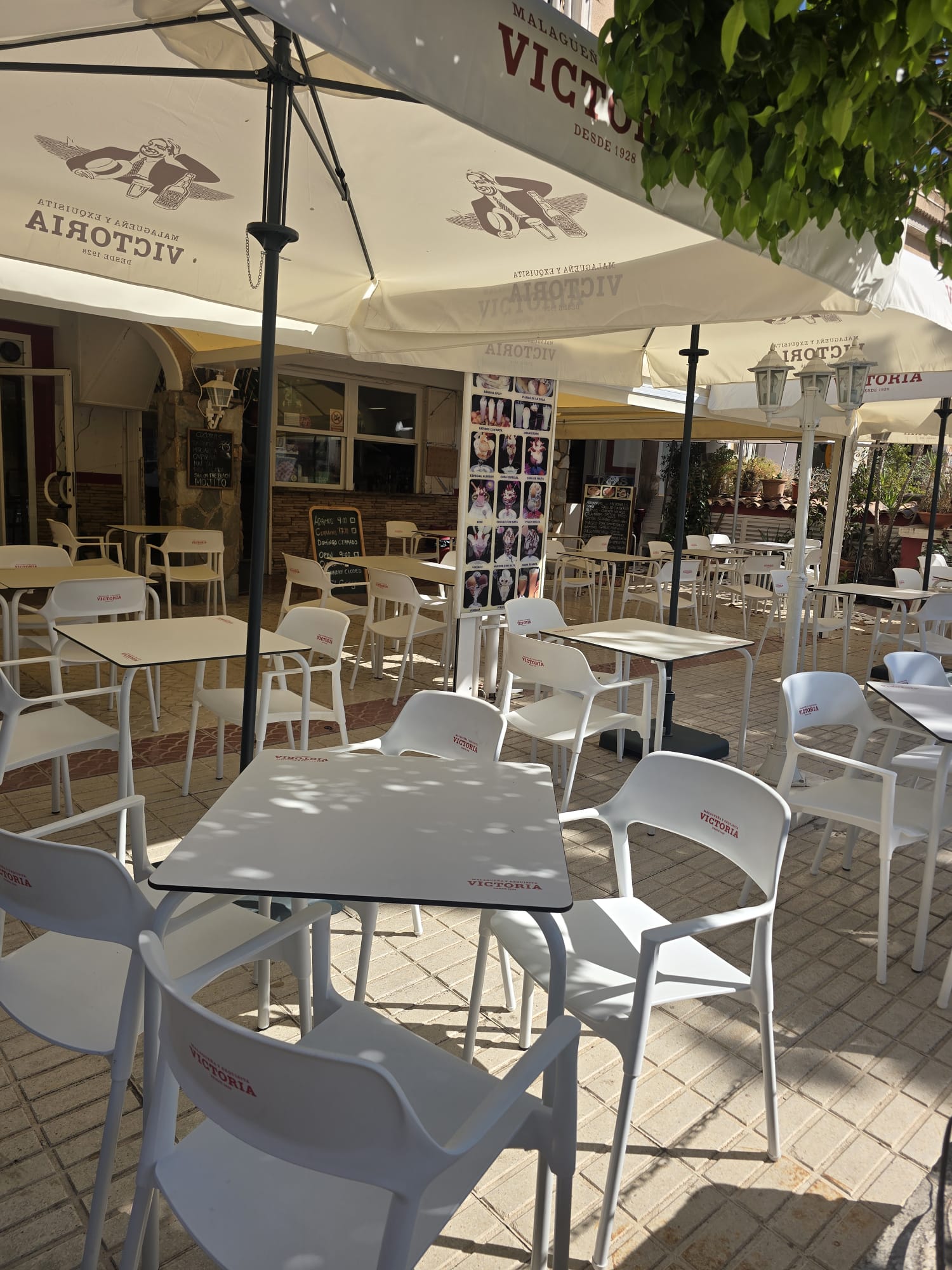 Trapaso Restaurante / Pizzeria en una ubicación privilegiada en Albir