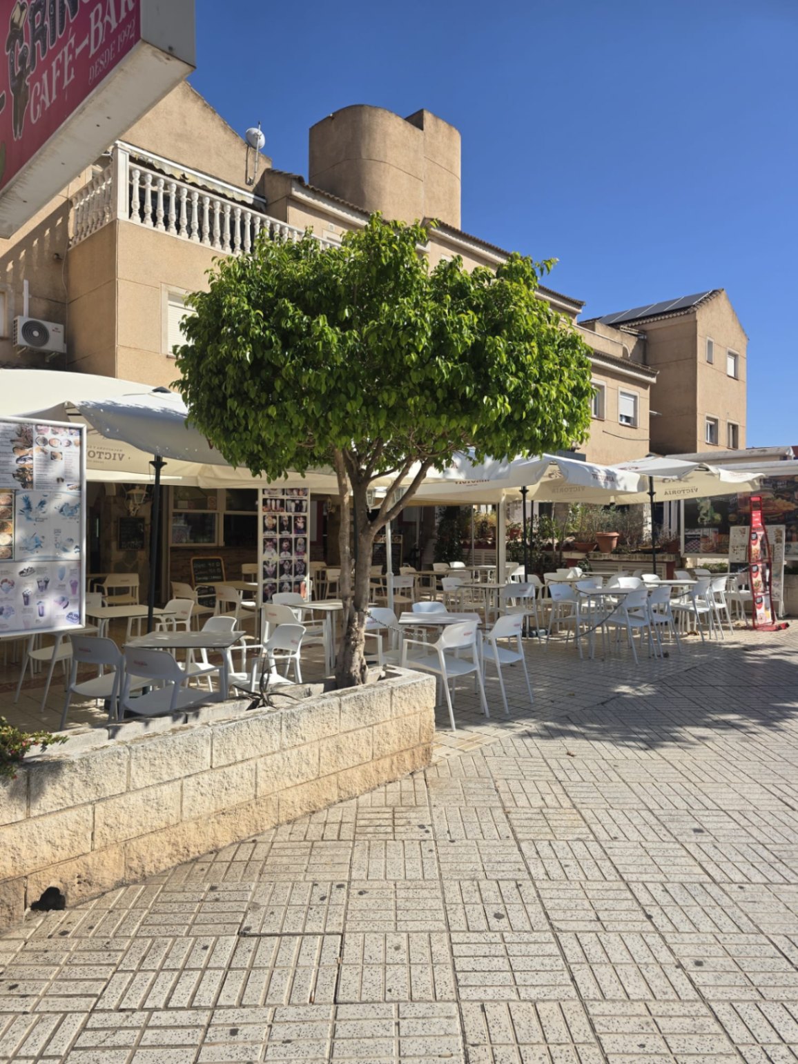 Trapaso Restaurante / Pizzeria en una ubicación privilegiada en Albir